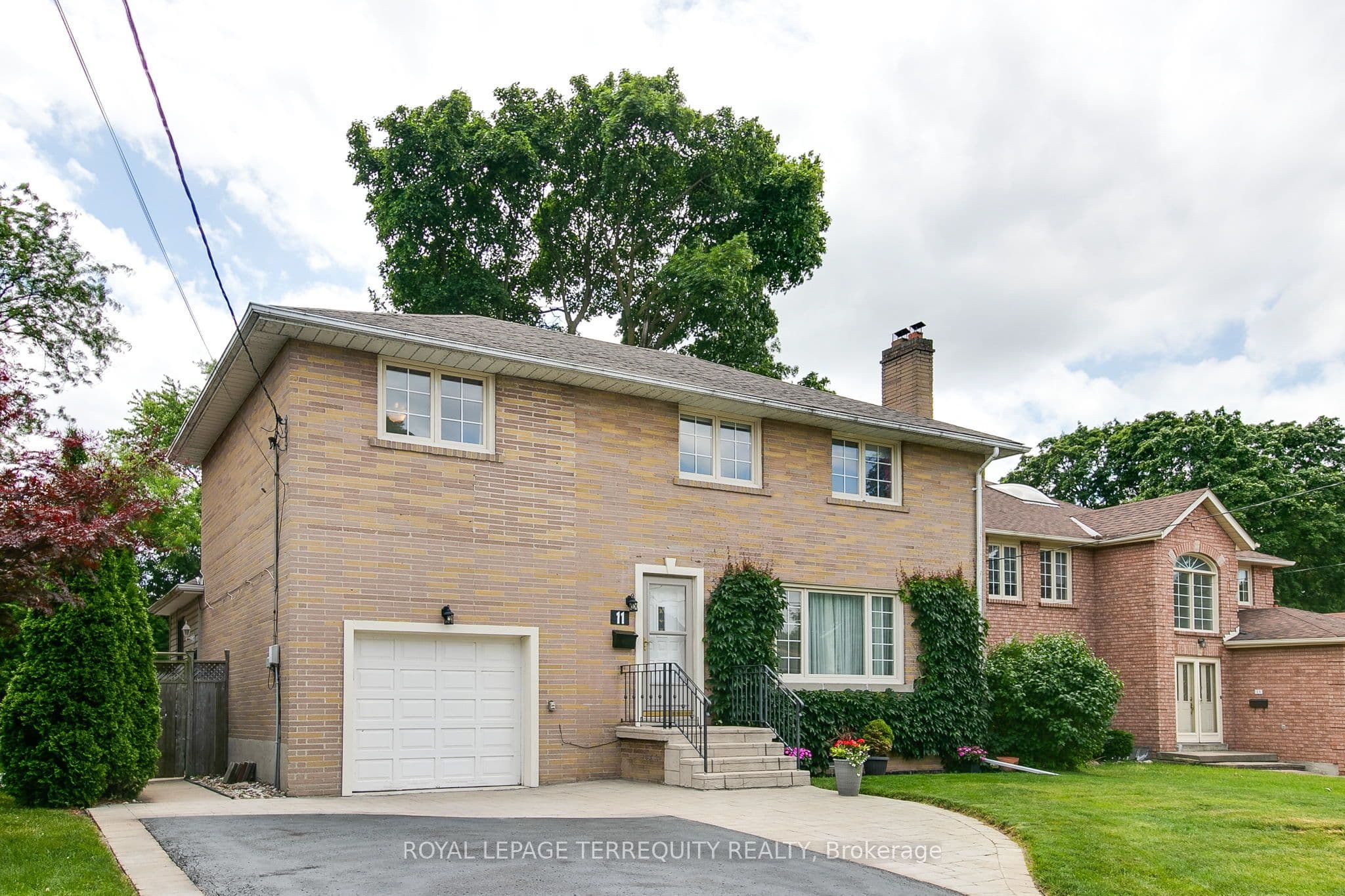 11 Urbandale Avenue, Toronto, ON M2M 2G9