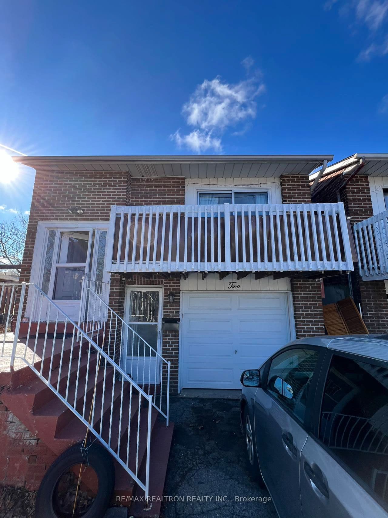 2 Plum Brook Crescent Upper, Toronto, ON M1S 3Z8