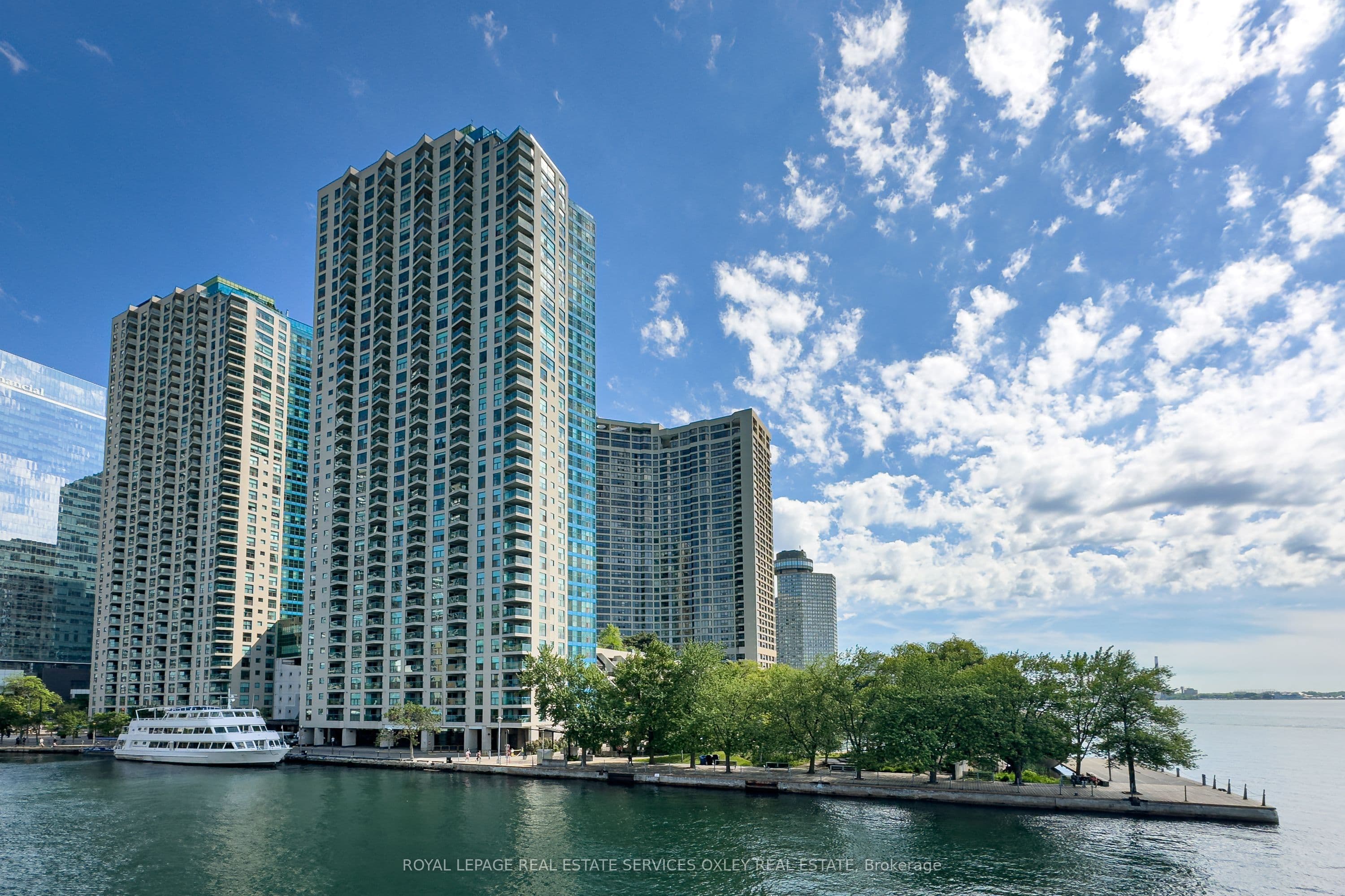 99 Harbour Square PH04, Toronto, ON M5J 2H2