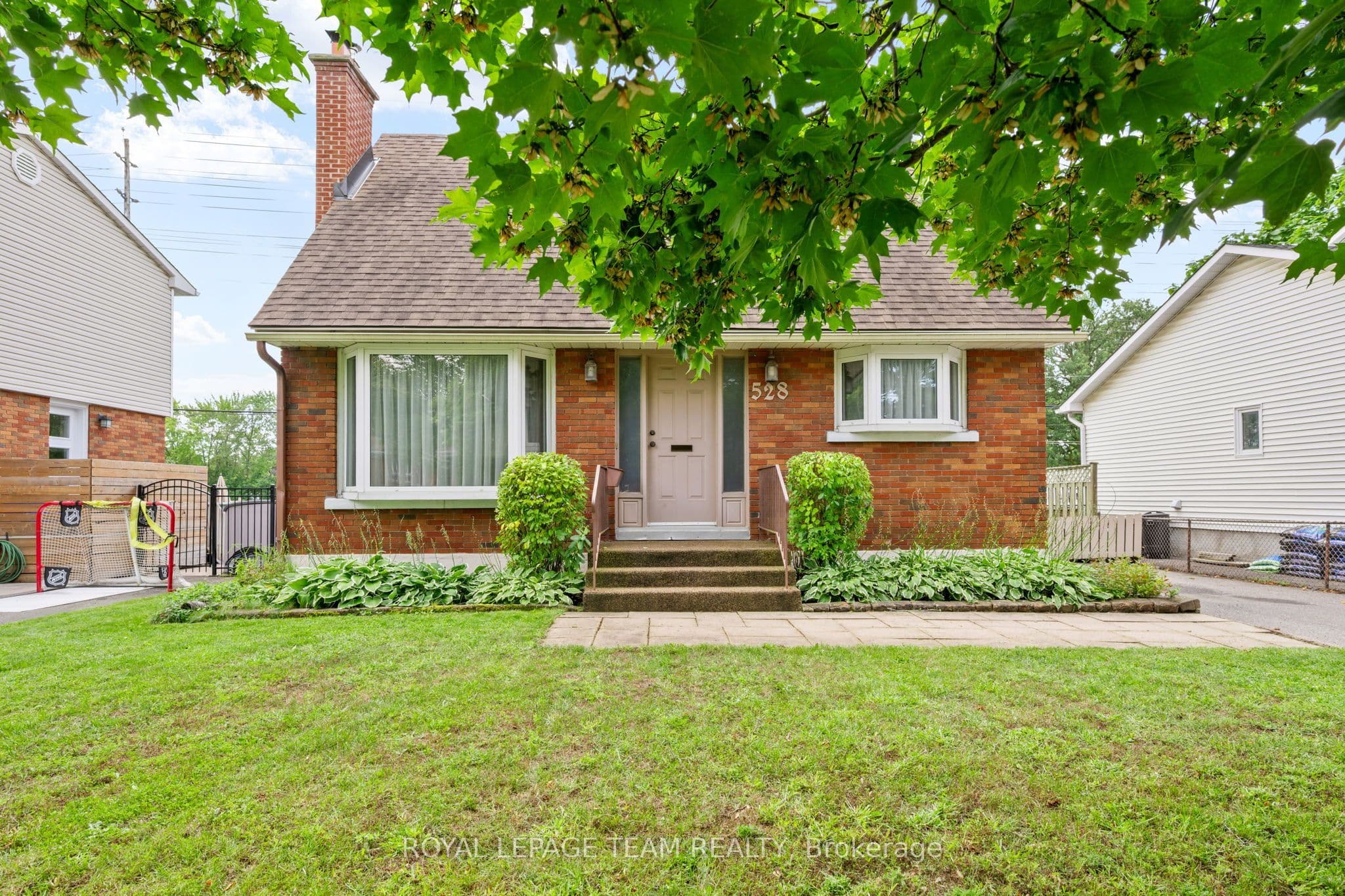 528 Browning Avenue, Alta Vista and Area, ON K1G 0T4