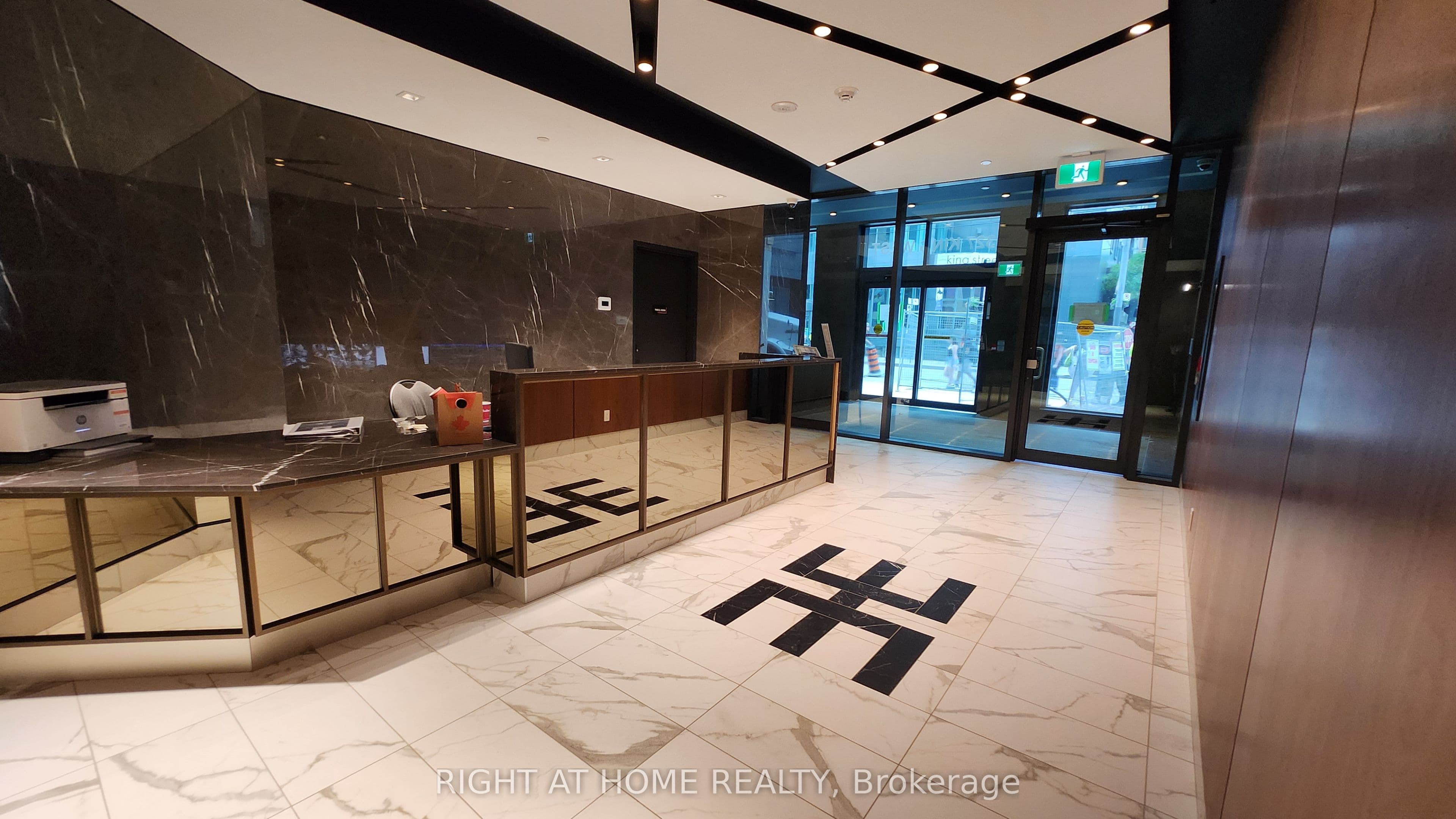 327 King Street W 2805, Toronto, ON M5V 0W7