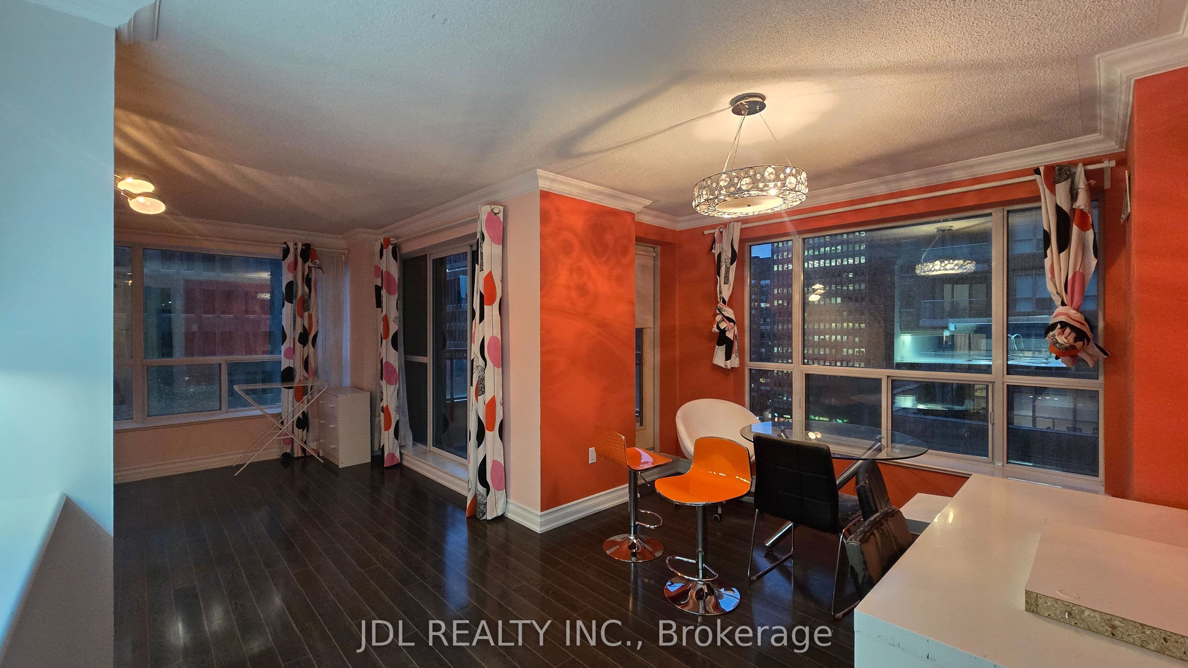 889 Bay Street 1206, Toronto, ON M5S 3K5