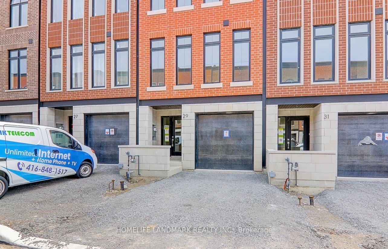 29 Chestnut Court, Aurora, ON L4G 4A4
