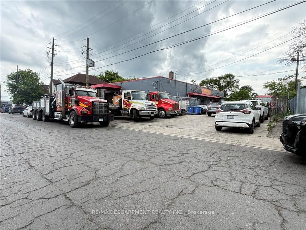 350 Sherman Avenue N, Hamilton, ON L8L 6N6