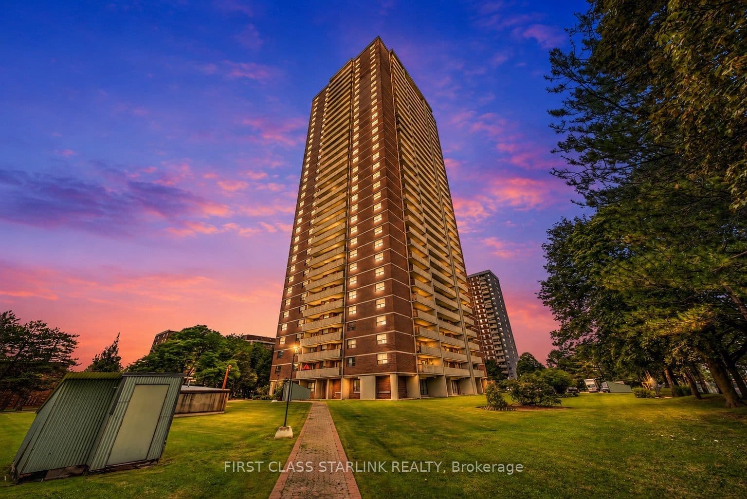 10 Tangreen Court 1405, Toronto, ON M2M 4B9