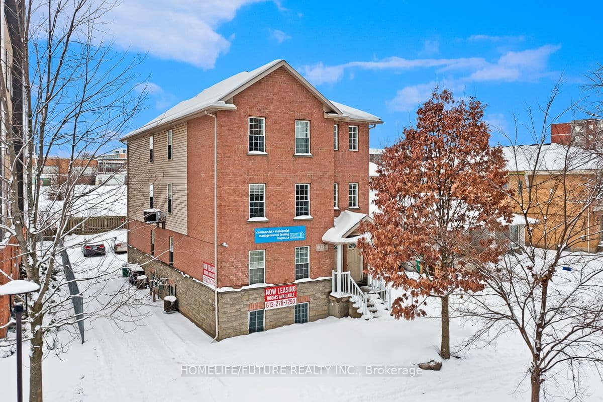 327 Spruce Street 4 Units W/20 Rms, Waterloo, ON N2L 3M6
