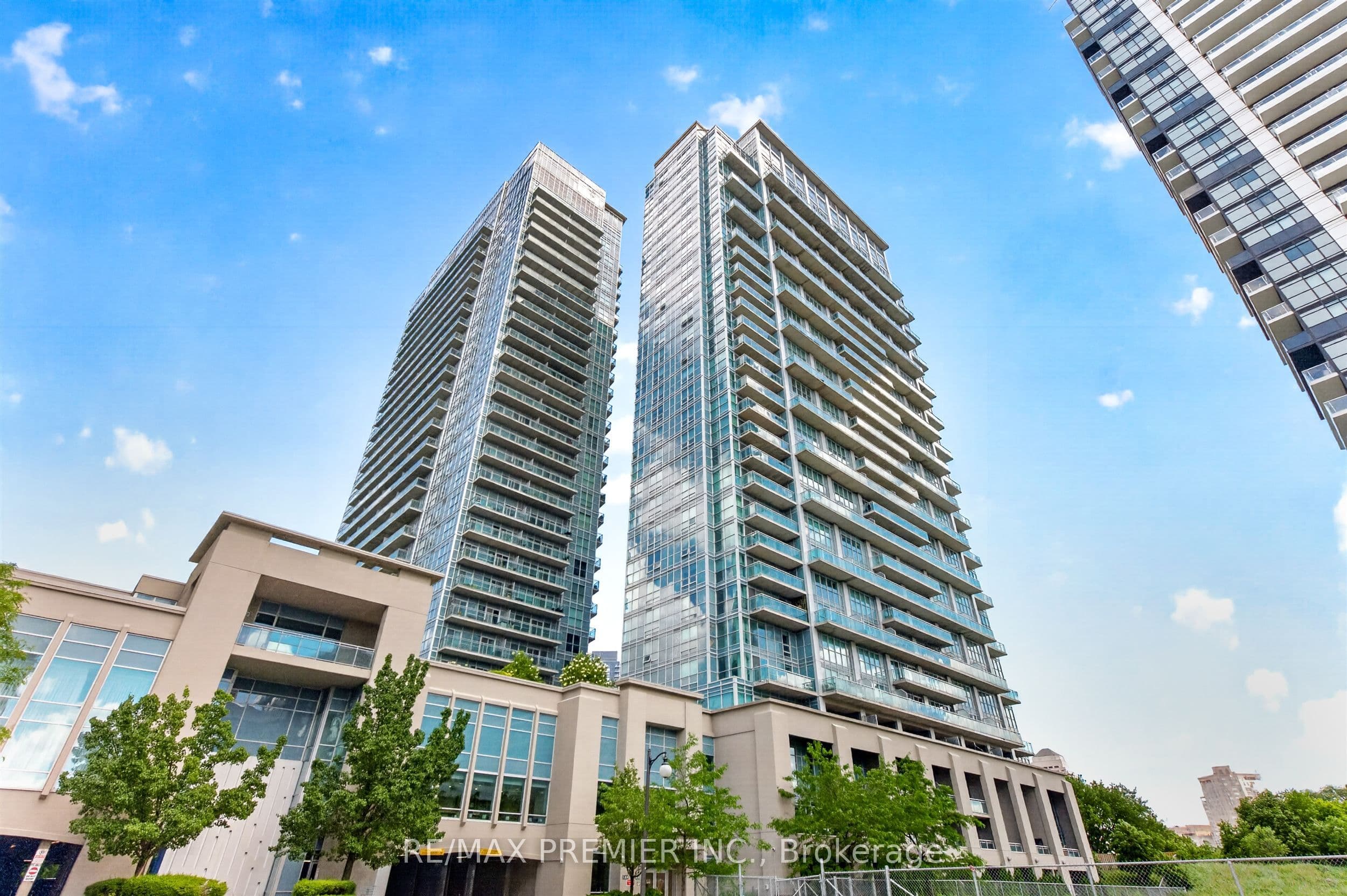 165 Legion Road N 2133, Toronto, ON M8Y 0B3