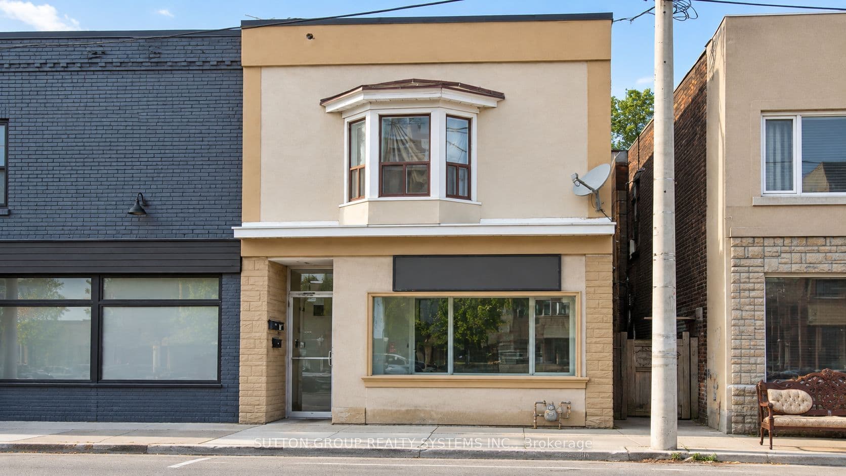 1986 Davenport Road 2nd Floor, Toronto, ON M6N 1C4