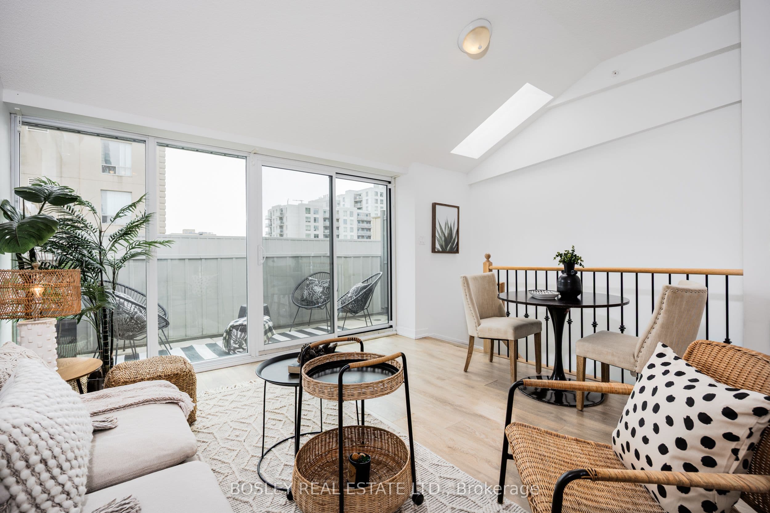 1410 Dupont Street 423, Toronto, ON M6H 2B1