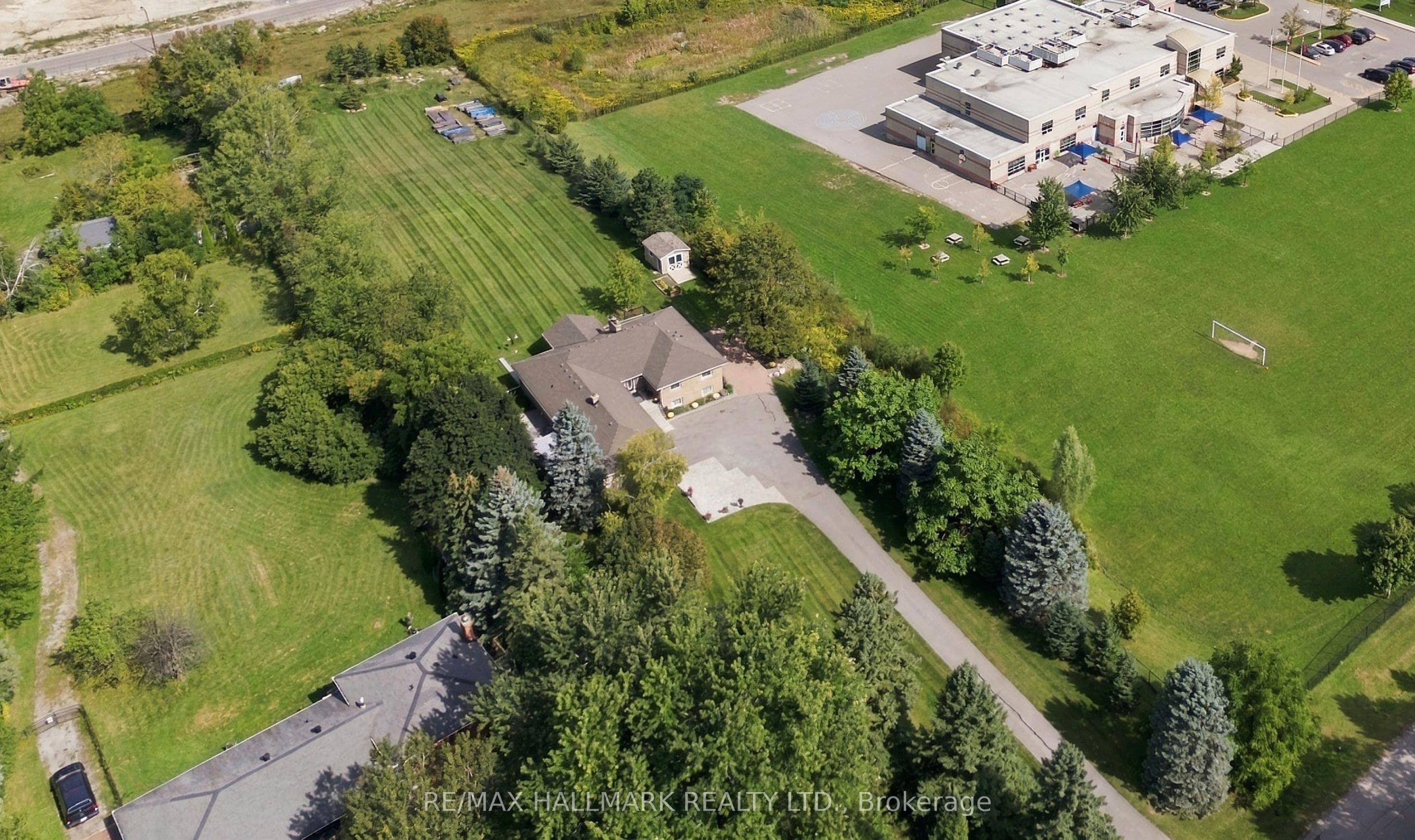 166 Hillcrest Drive, East Gwillimbury, ON L9N 0E5