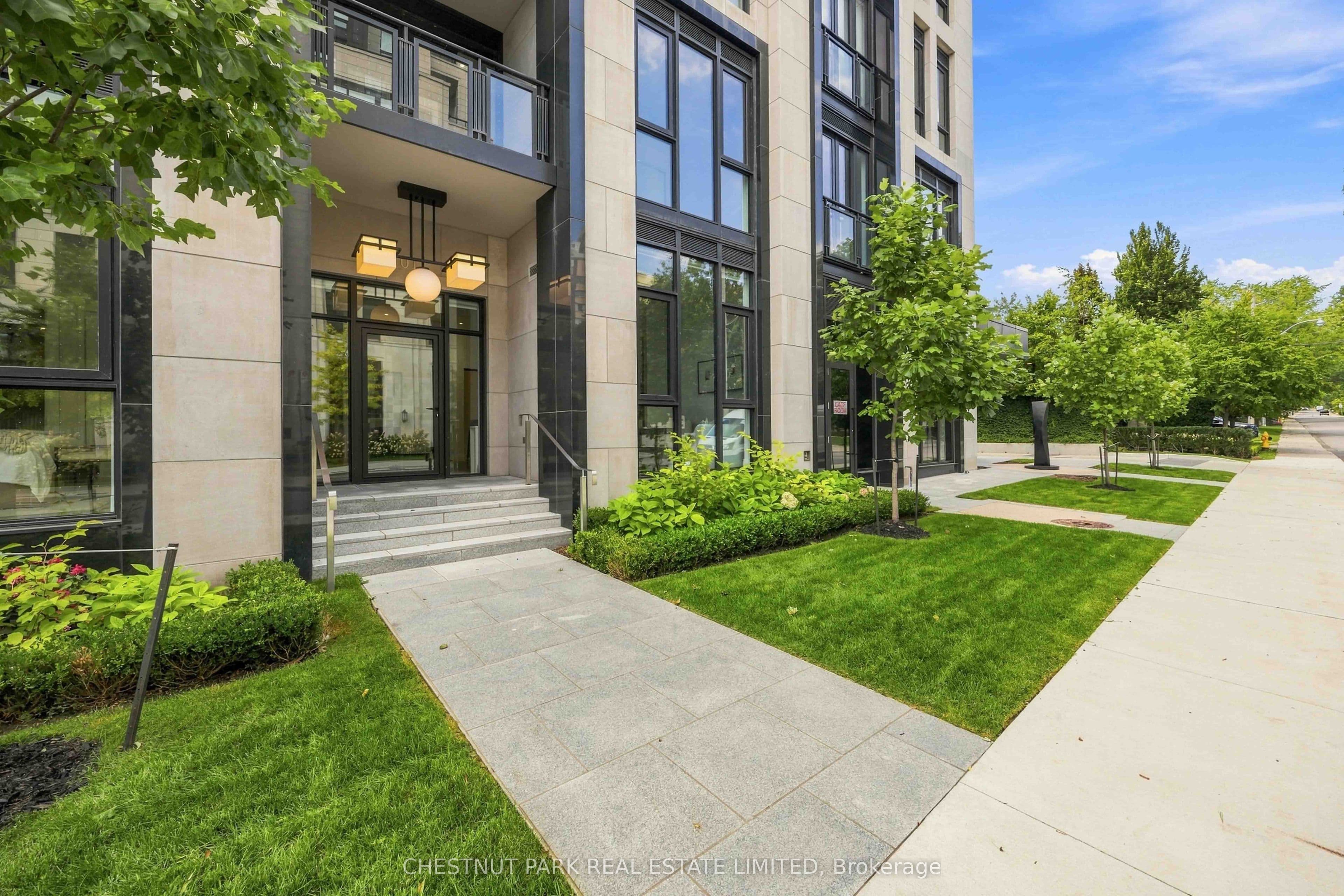 2 Forest Hill Road 101, Toronto, ON M4V 2L3