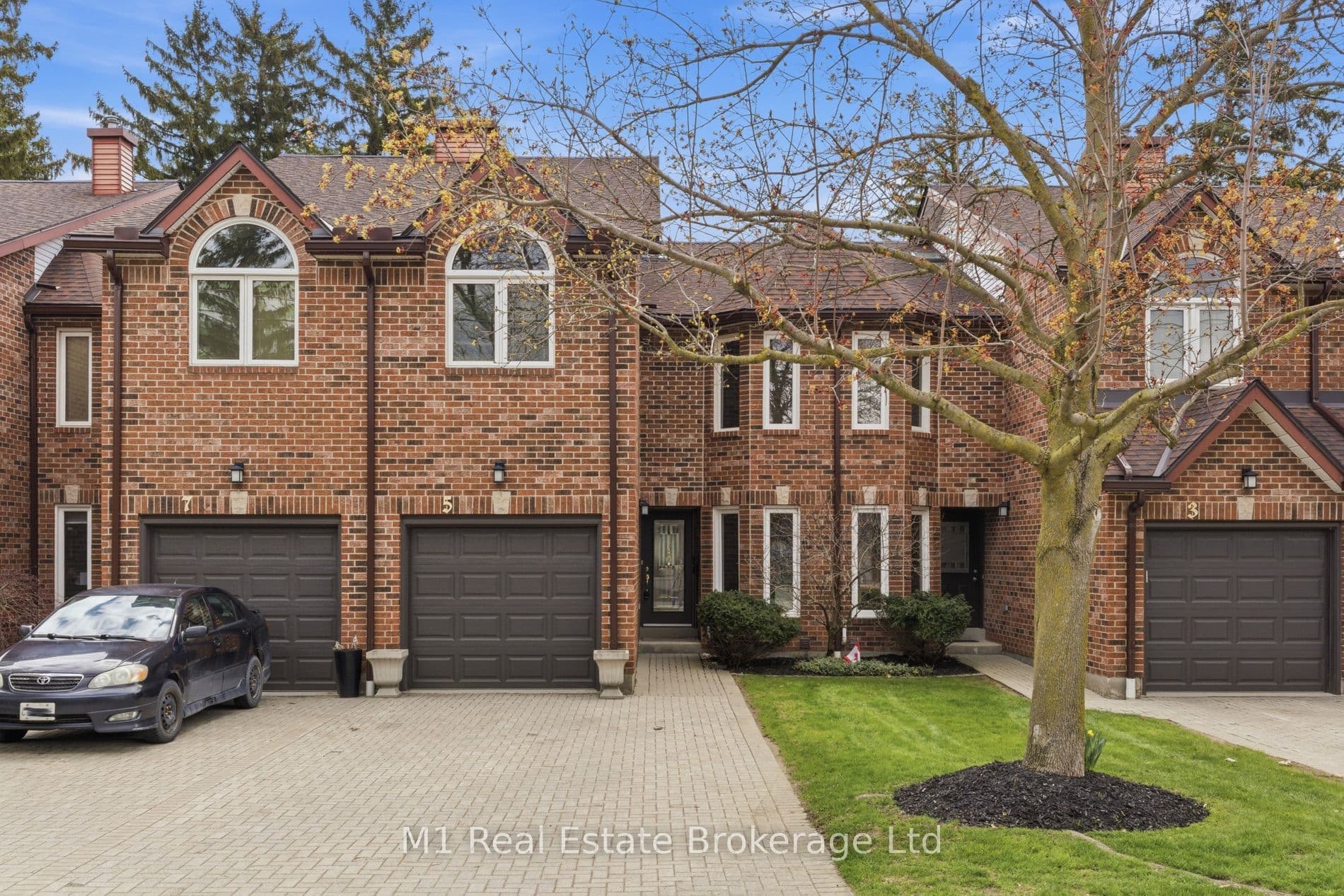 5 Marilyn Drive, Guelph, ON N1H 1G9