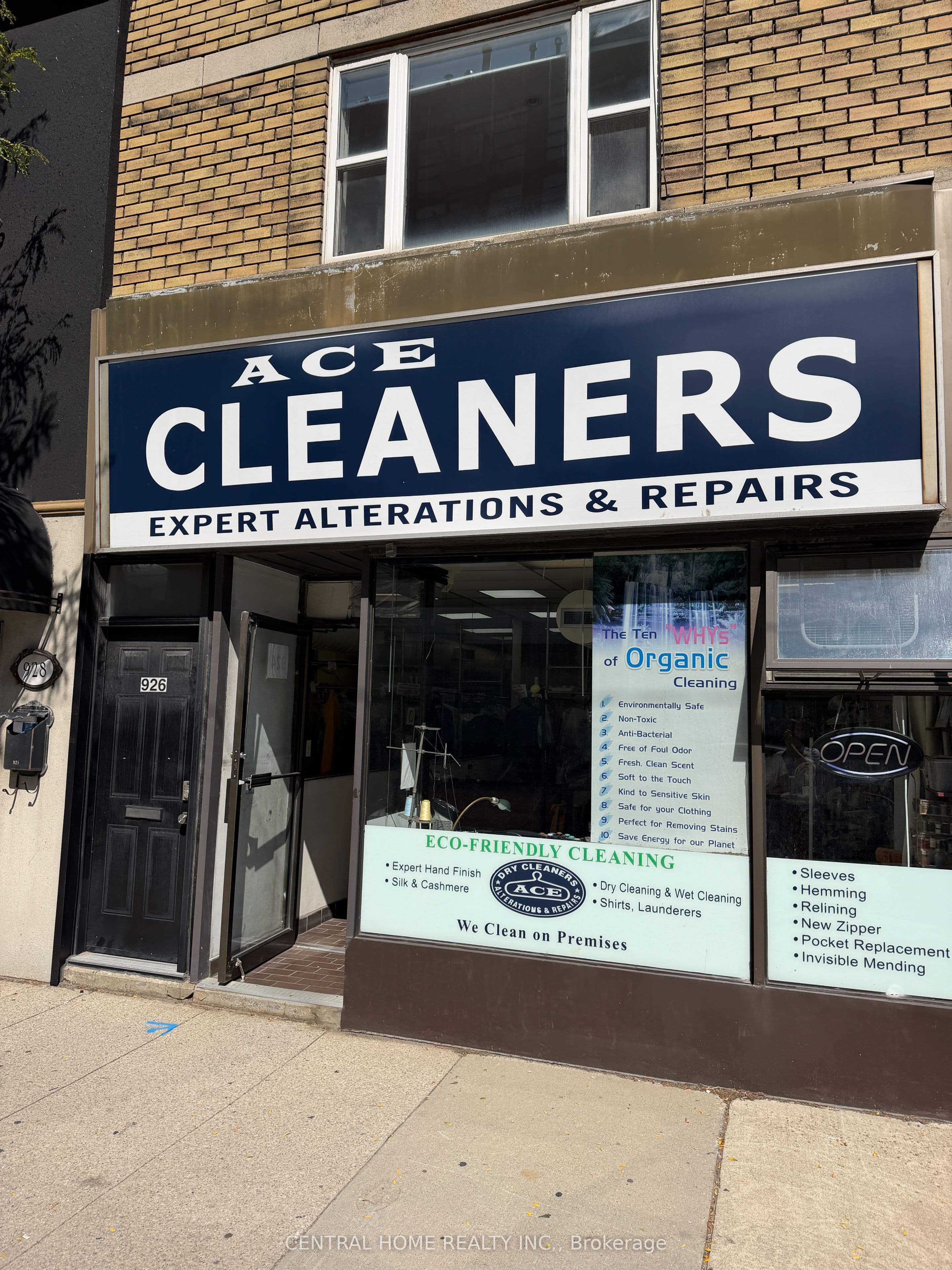 924 Eglinton Avenue W, Toronto, ON M6C 2C2