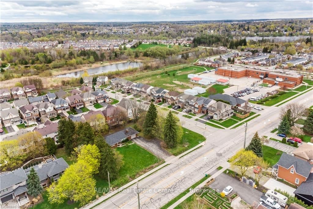 355 Guelph Avenue, Cambridge, ON N3C 2V3