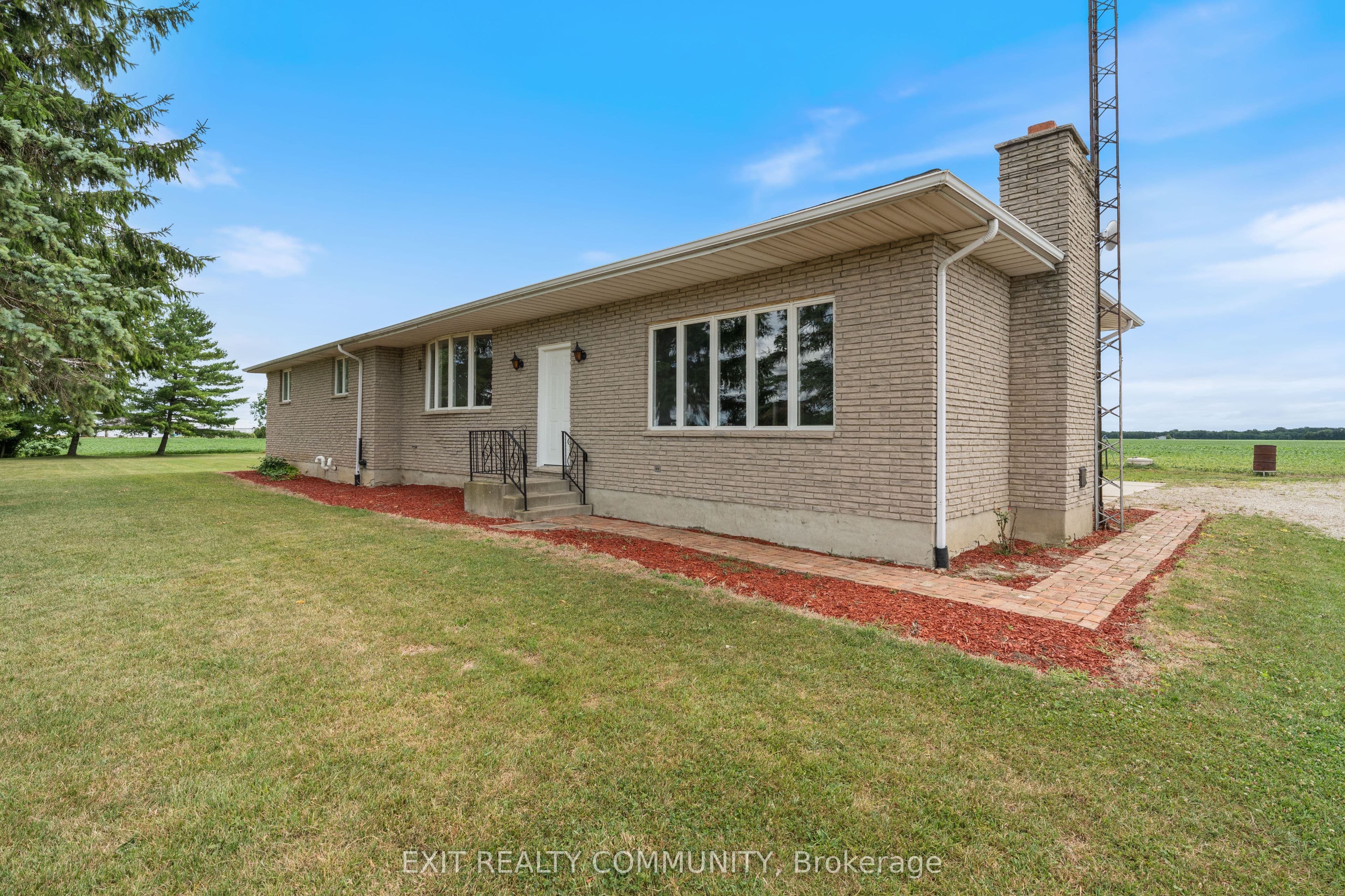 30035 Hale School Road, Chatham-Kent, ON N0P 1K0