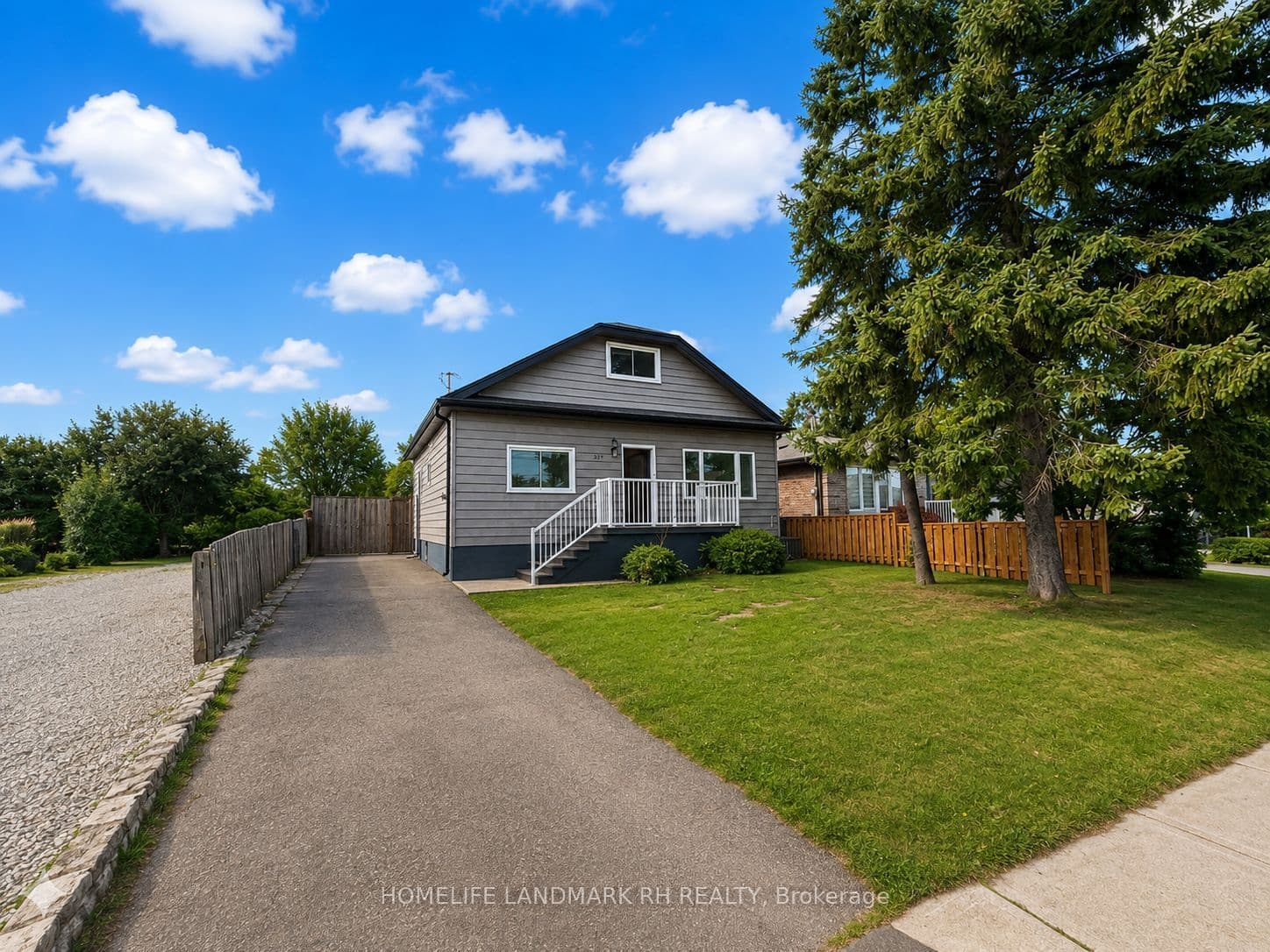 217 Limeridge Road W, Hamilton, ON L9C 2V4