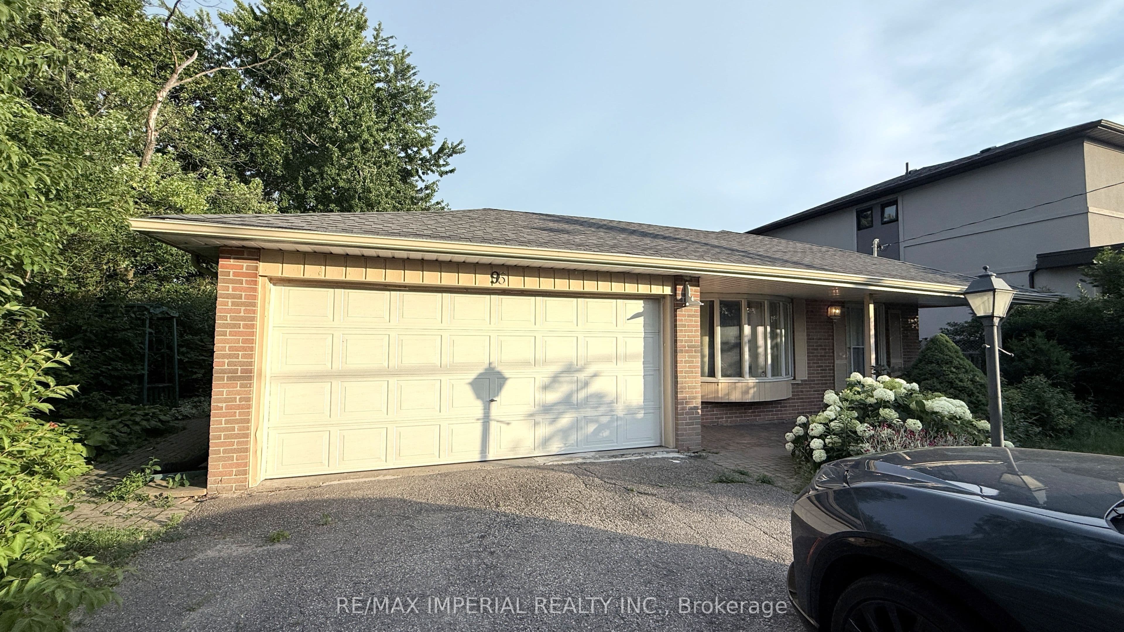 95 Pleasant View Drive, Toronto, ON M2J 3R2