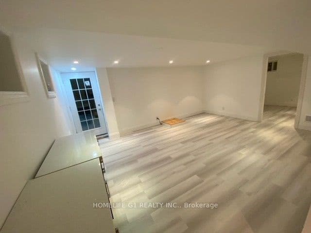 17 Crescent Hill Drive S, Brampton, ON L6S 2P4