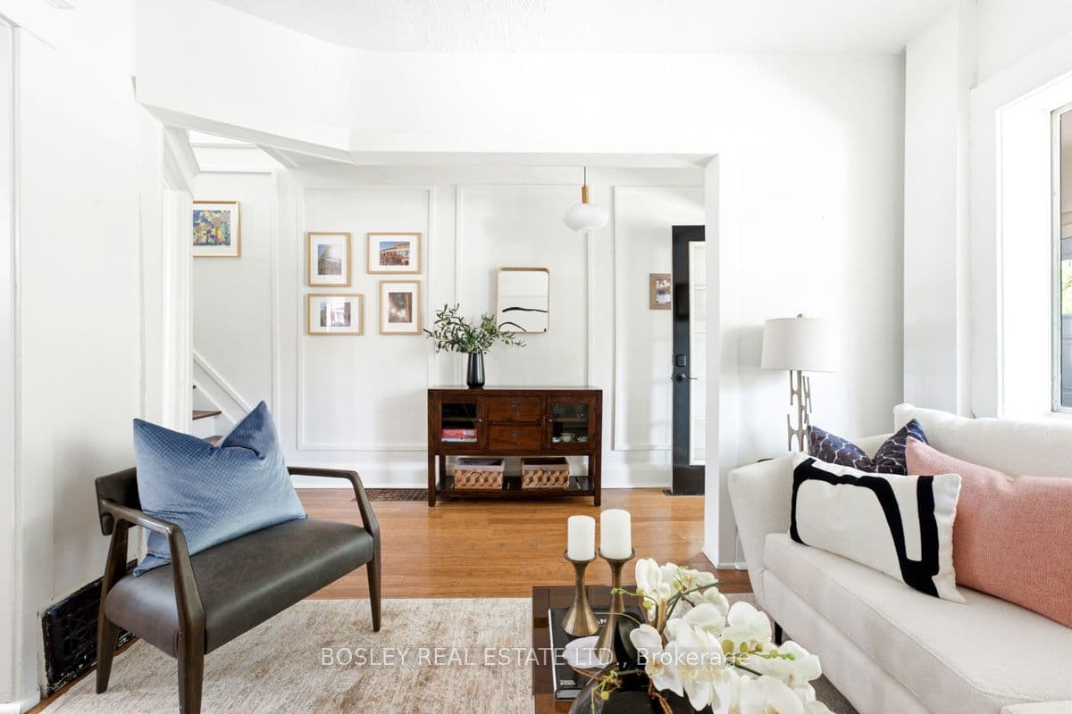 308 Springdale Boulevard, Toronto, ON M4C 2A2