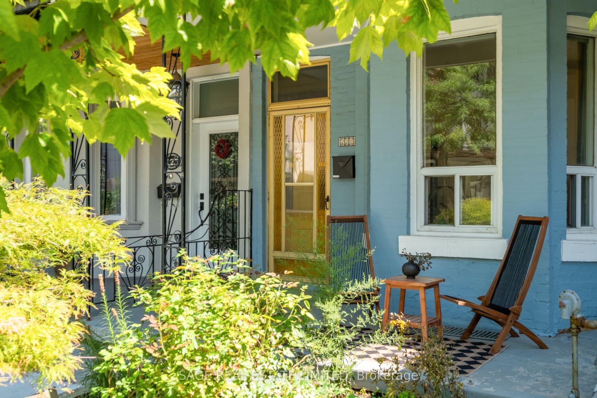 221 Palmerston Avenue, Toronto, ON M6J 2J3