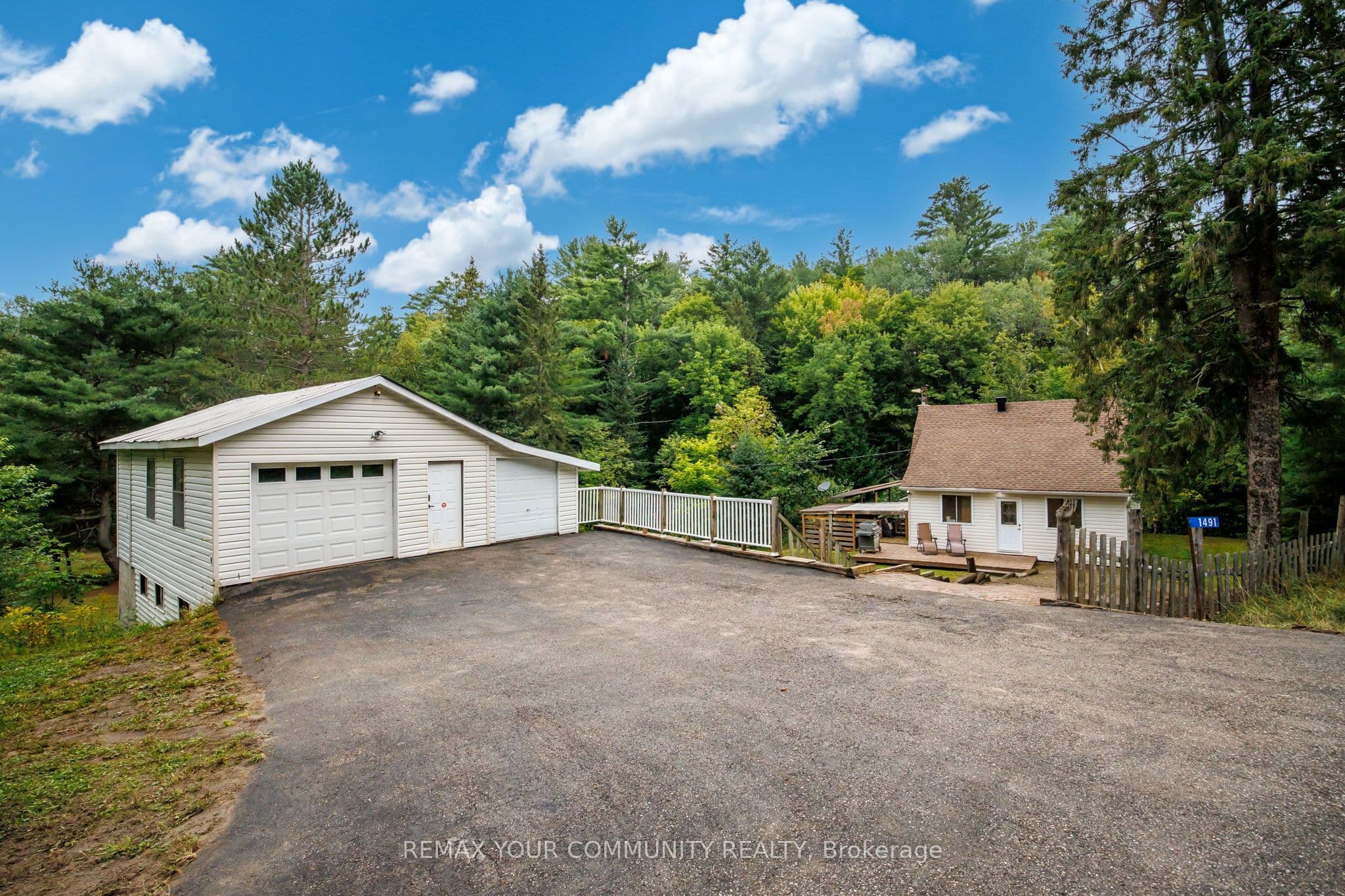1491 Brunel Road, Huntsville, ON P1H 2J3