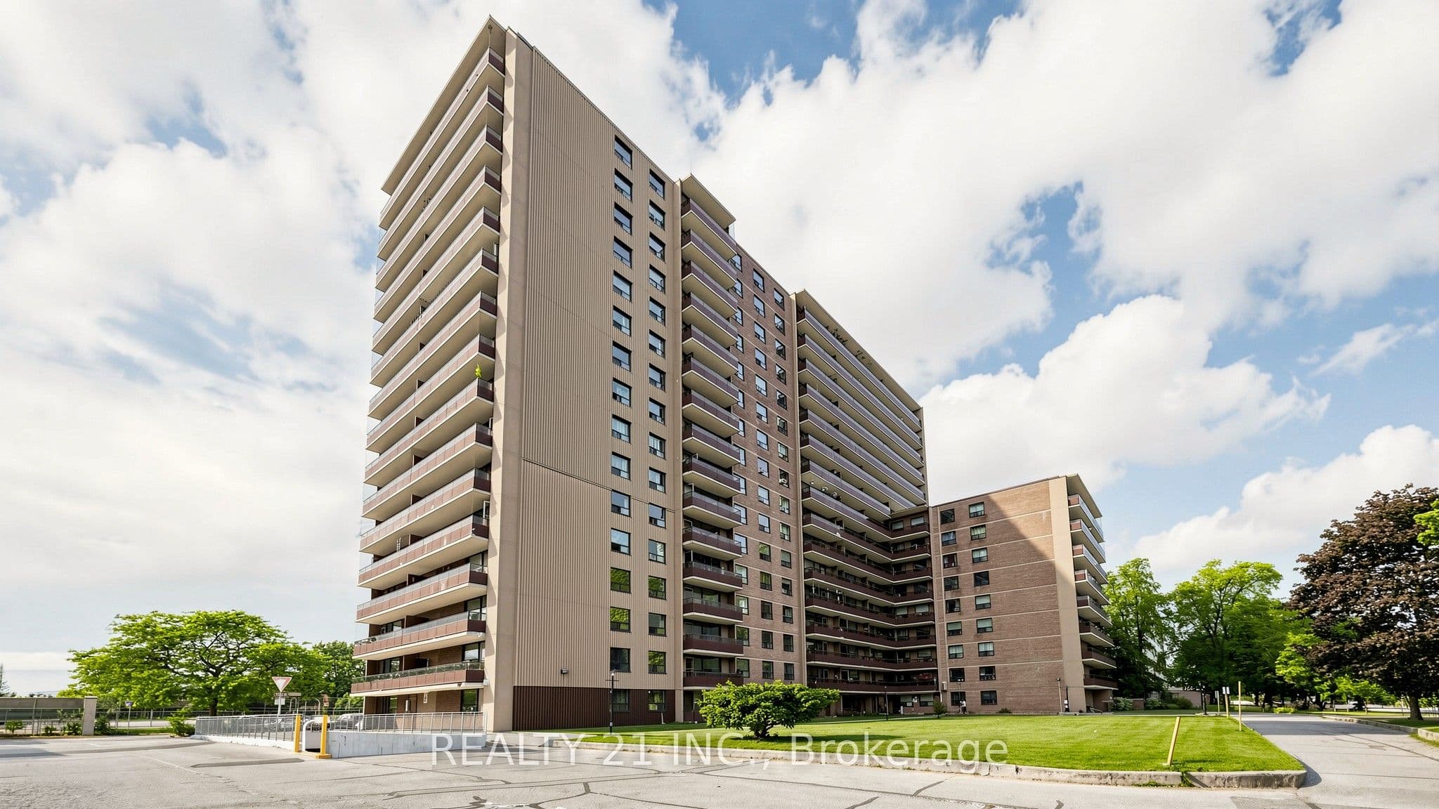 180 Markham Road 819, Toronto, ON M1M 2Z9