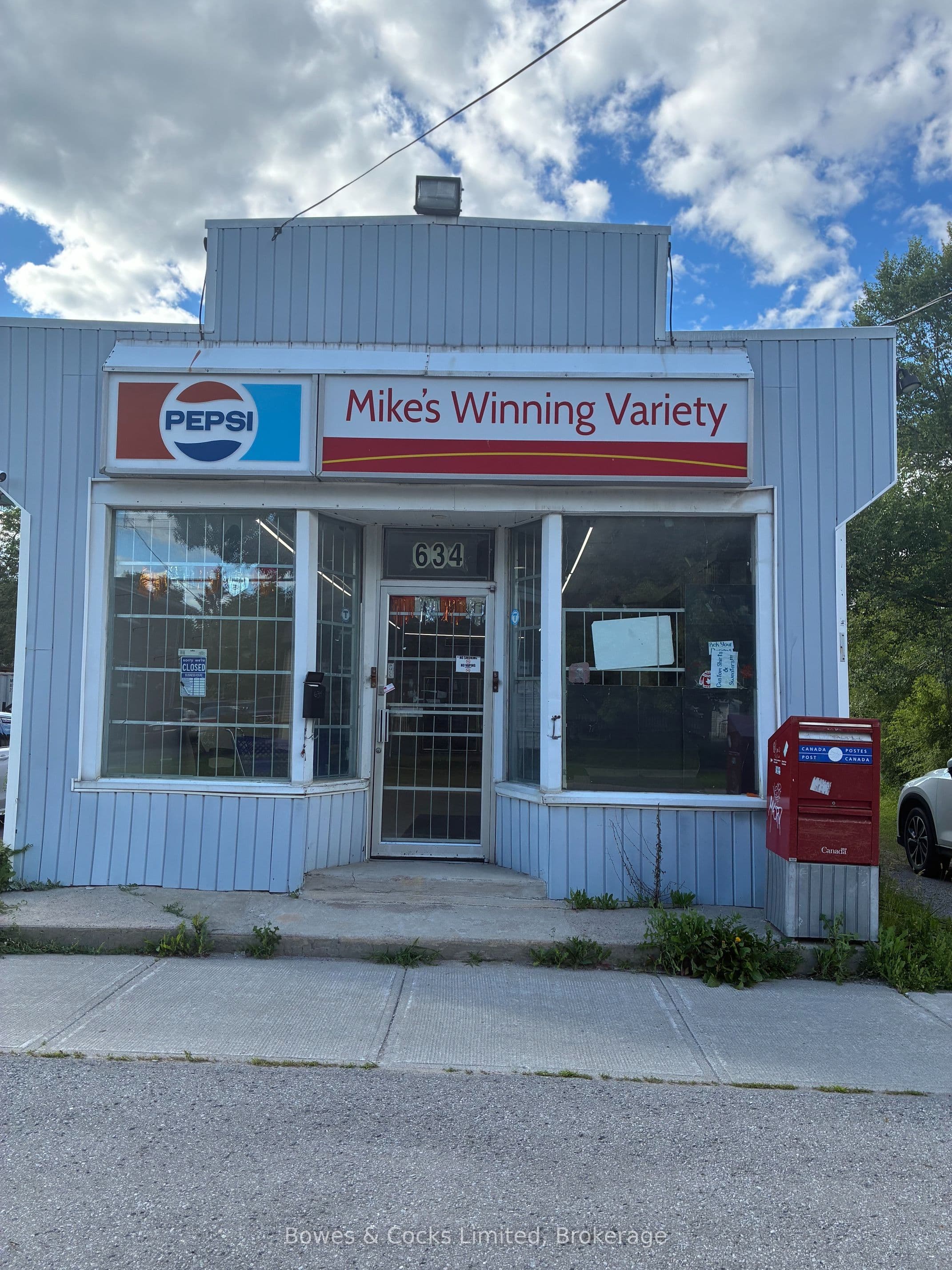 634 Chamberlain Street, Peterborough, ON K9J 4M1