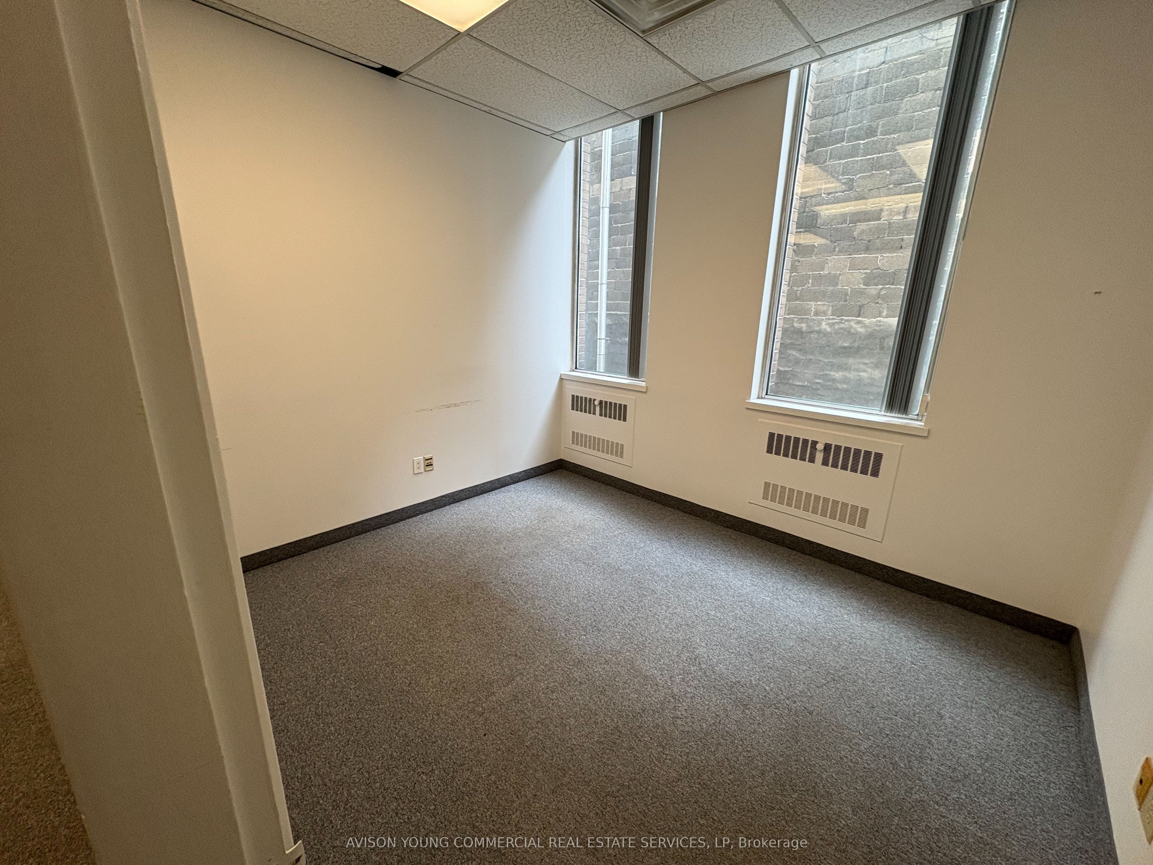 55 Eglinton Avenue E 311, Toronto, ON M4P 1G8