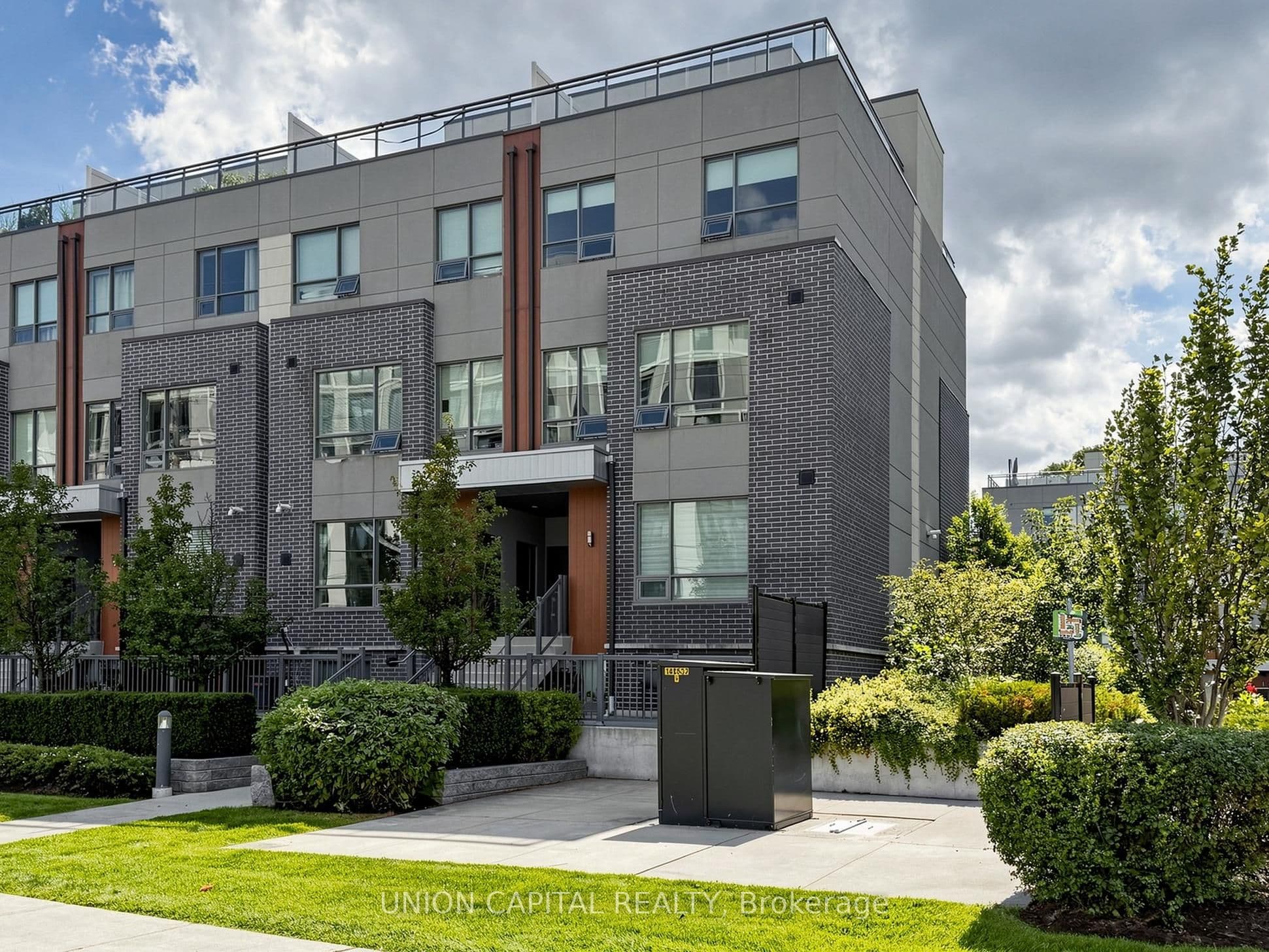 1238 Cawthra Road 4, Mississauga, ON L5G 0B6
