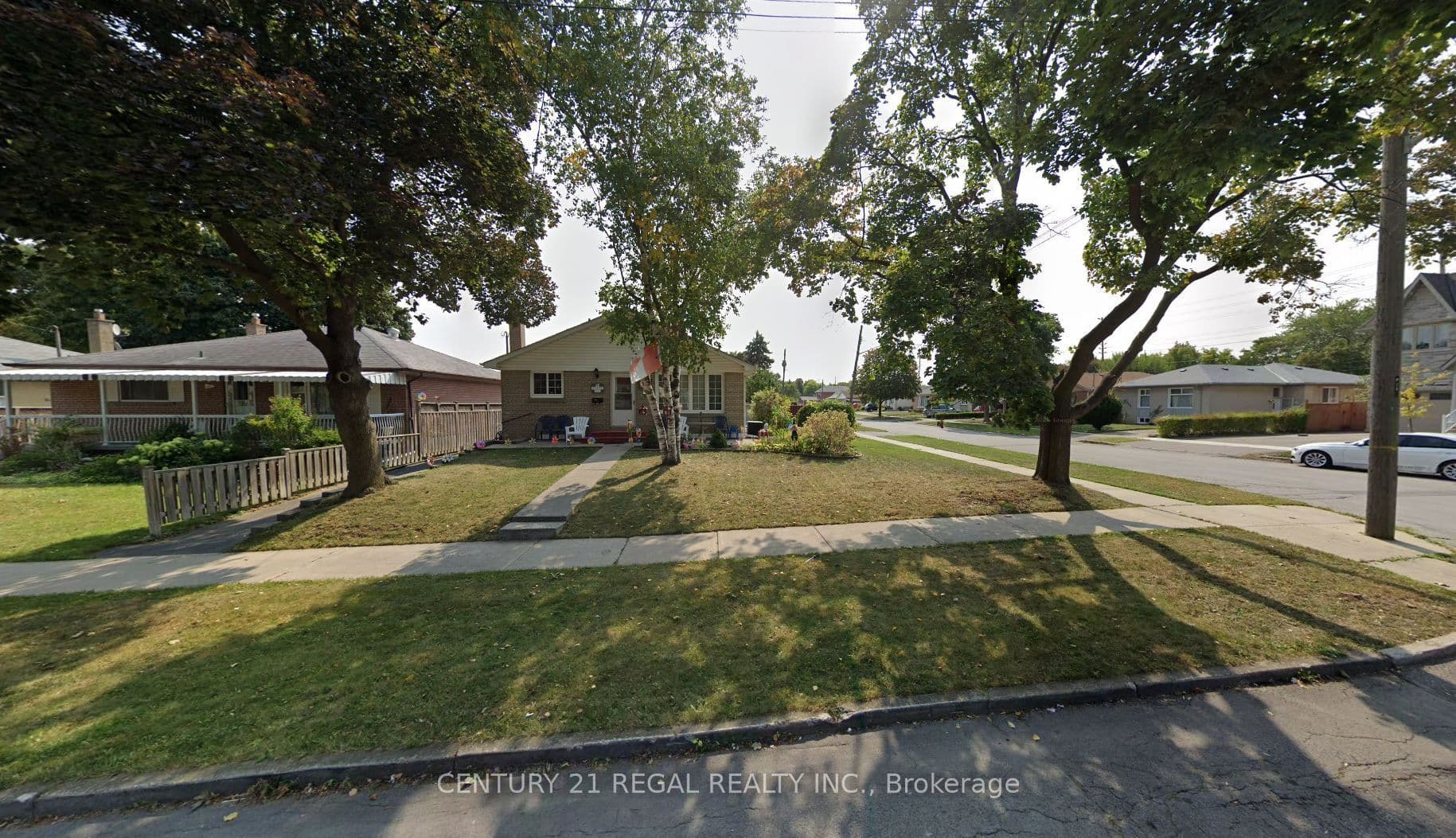 9 Guiness Avenue, Toronto, ON M9W 3L1