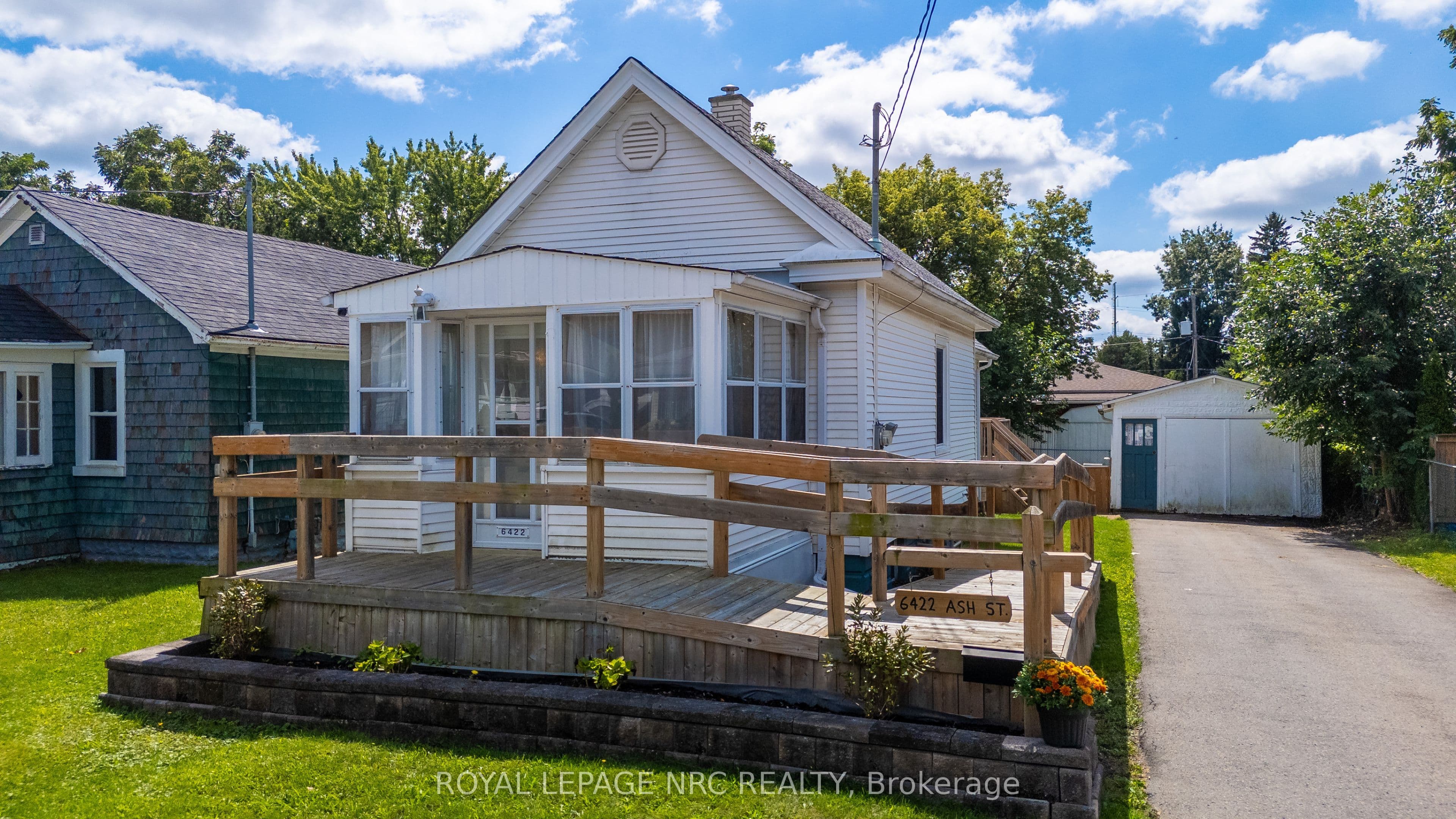 6422 Ash Street, Niagara Falls, ON L2G 2H5