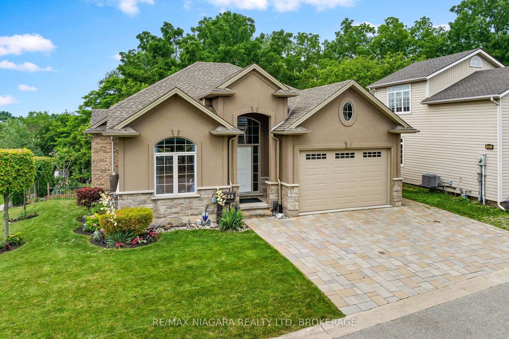 255 Lakeshore Road, St. Catharines, ON L2M 1R9