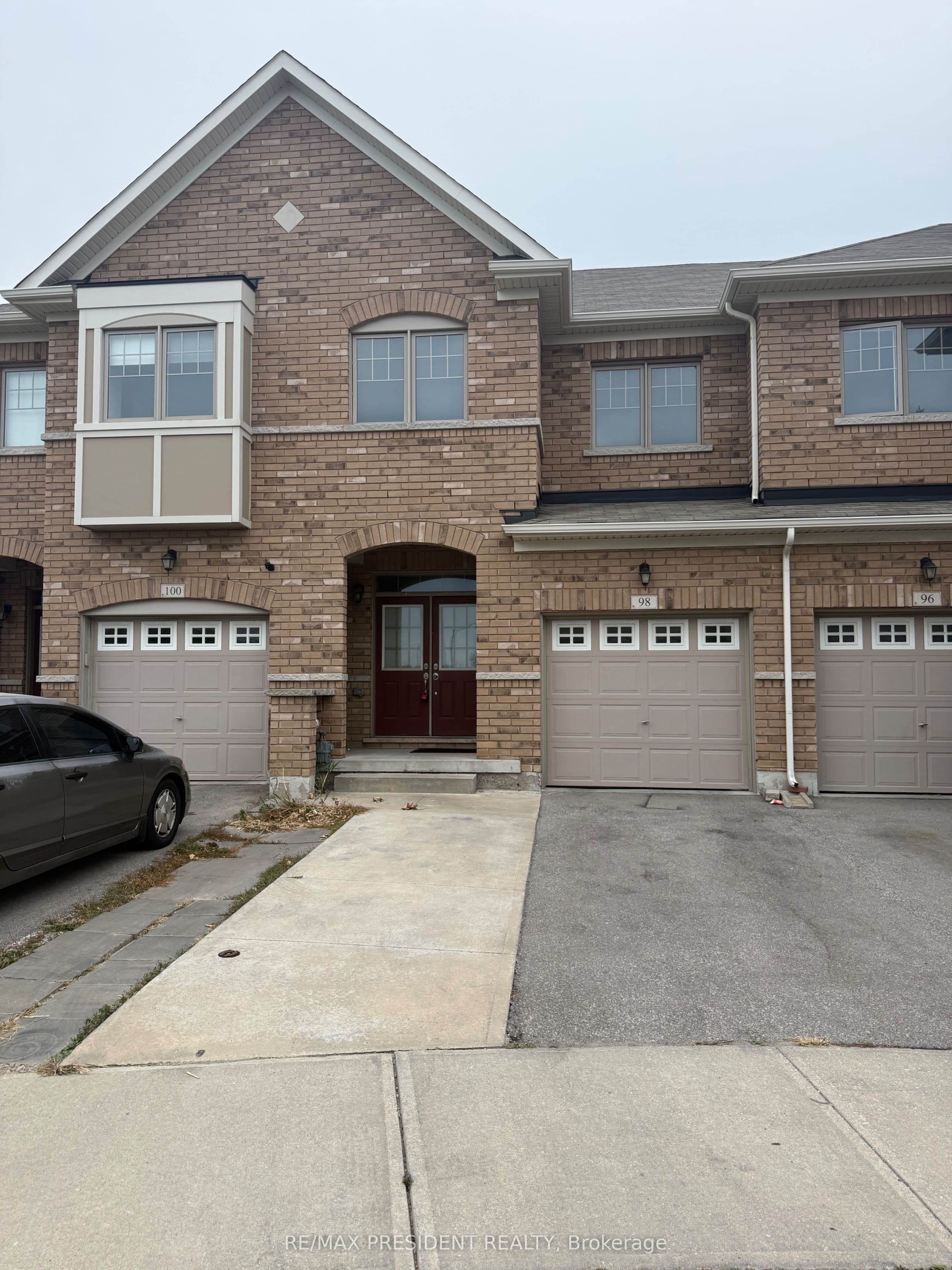 98 Davenfield Circle, Brampton, ON L6P 4M1