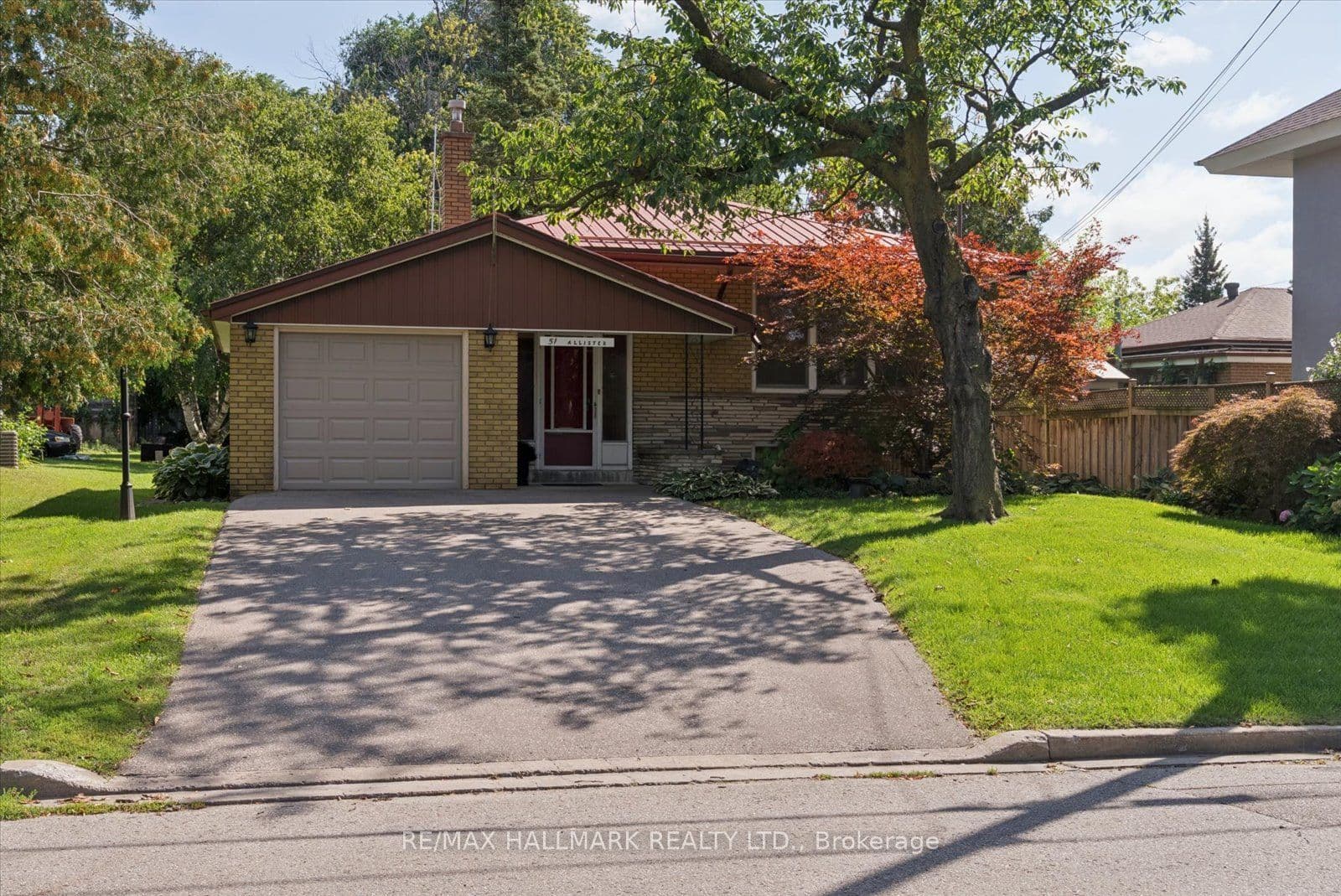 51 Allister Avenue, Toronto, ON M1M 3L2