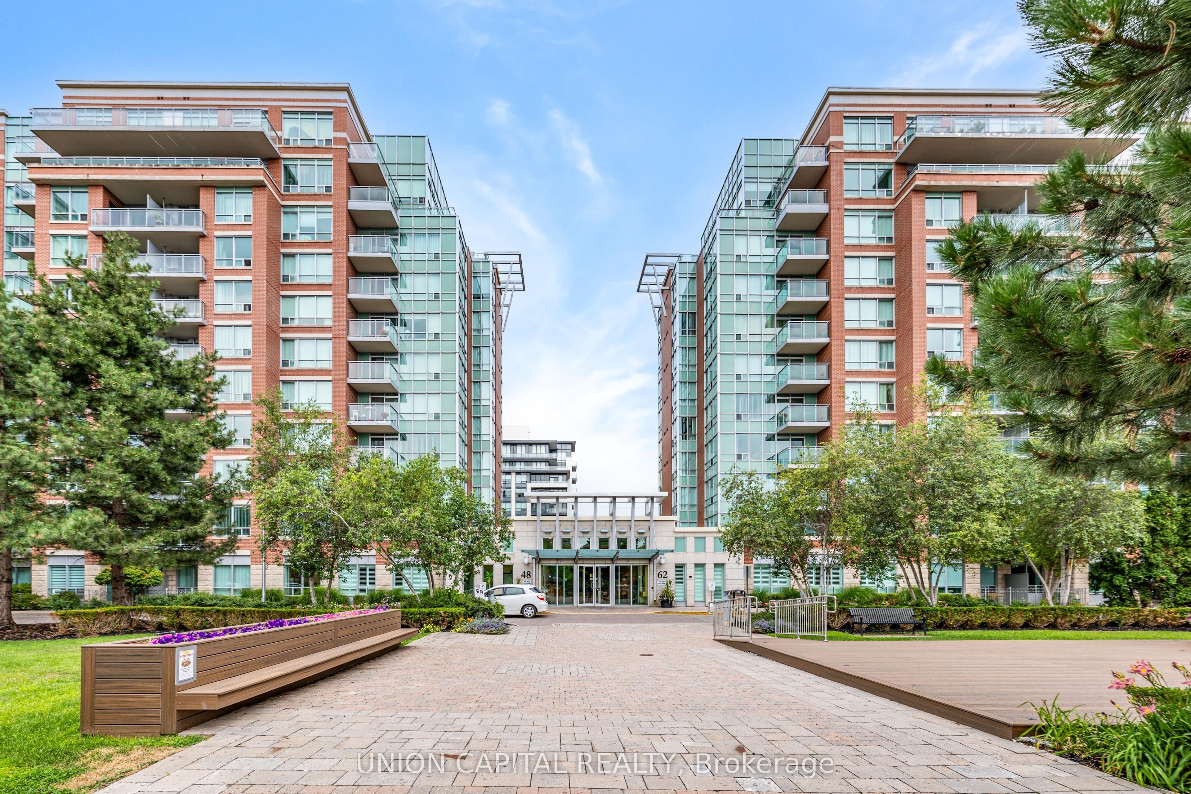 48 Suncrest Boulevard 102, Markham, ON L3T 7Y5