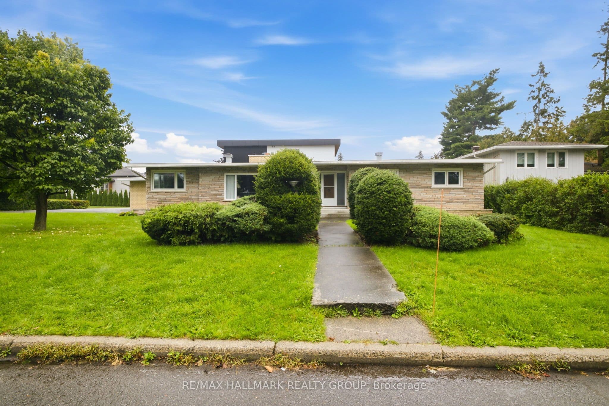 855 Mountainview Avenue, Britannia Heights - Queensway Terrace N and Area, ON K2B 5G1