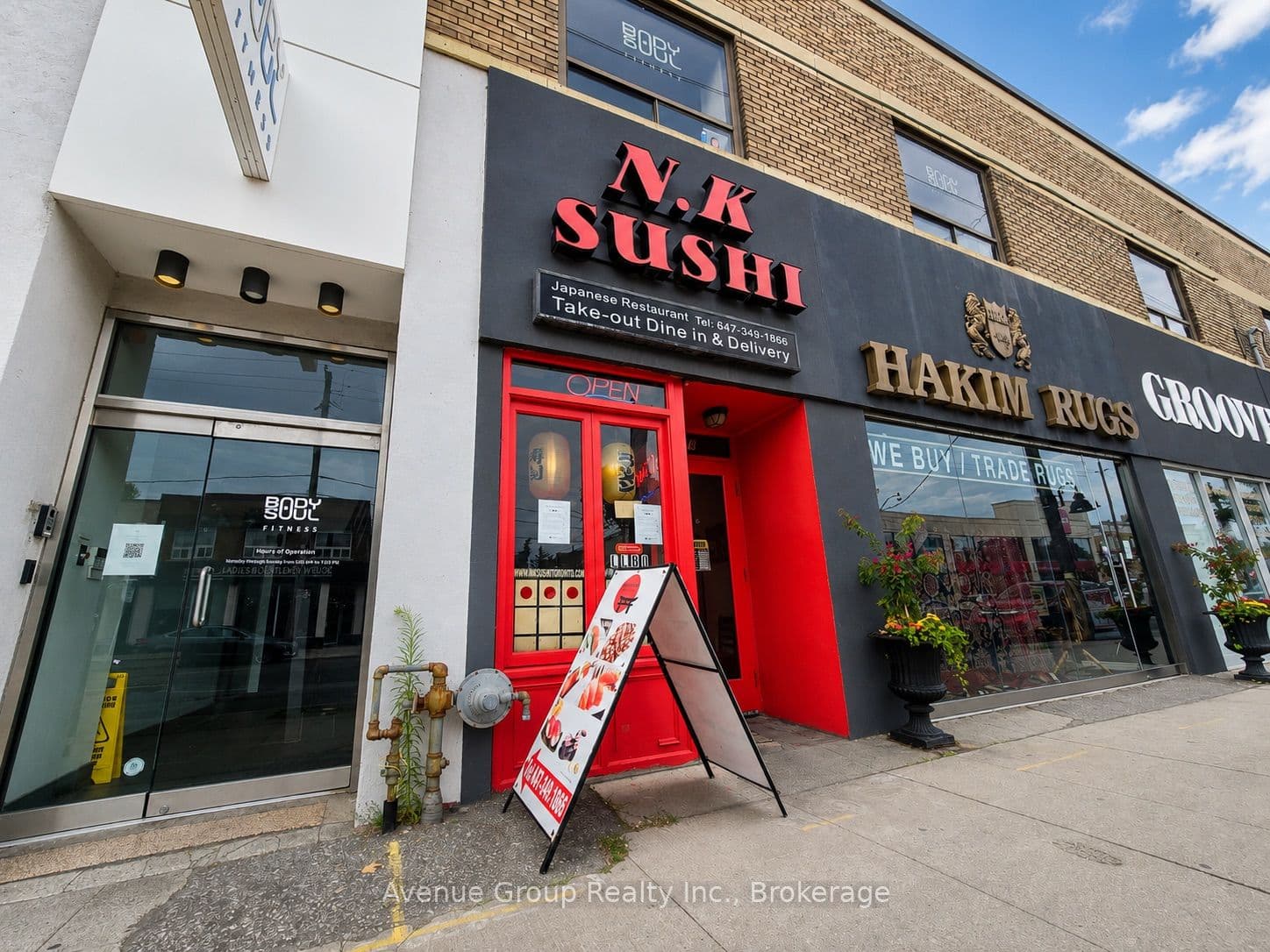 376 Eglinton Avenue W, Toronto, ON M5N 1A2