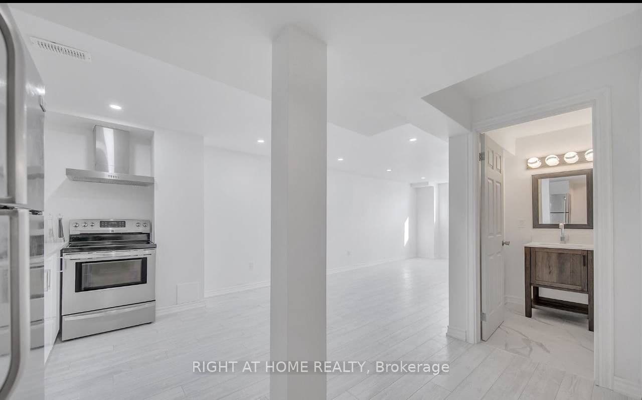 317 Rita's Avenue, Newmarket, ON L3X 2N2