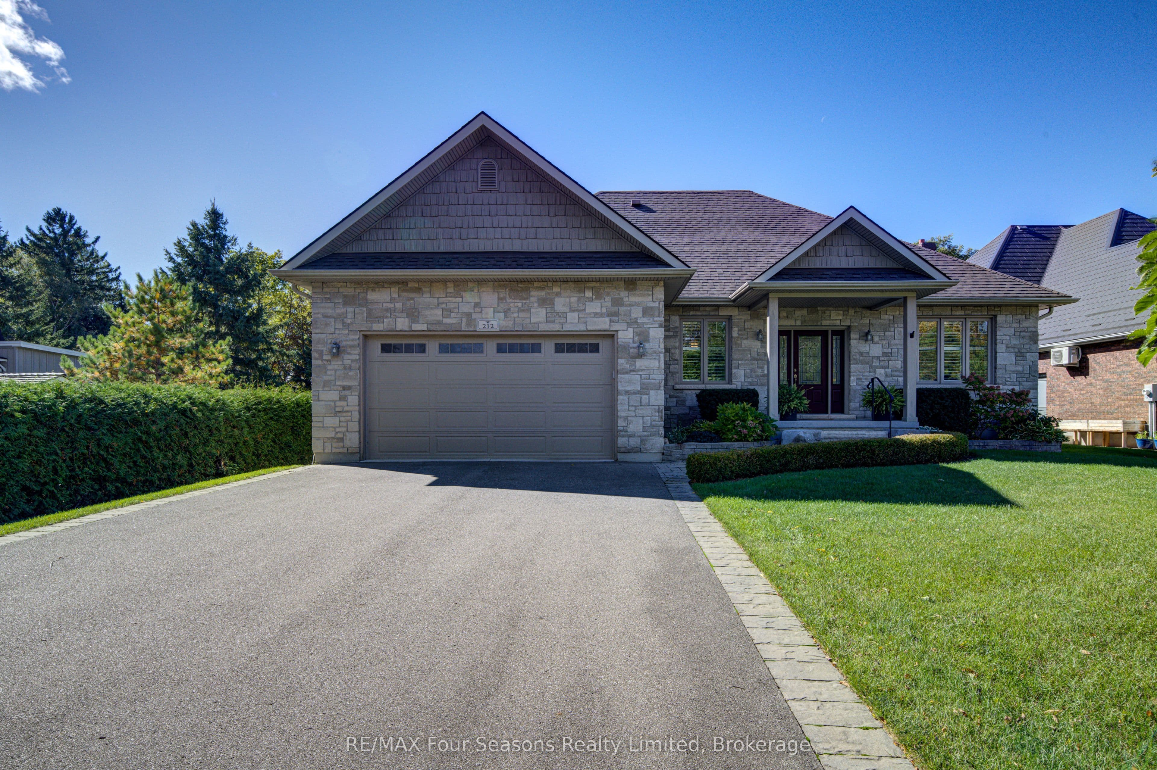 212 Pearson Street, Meaford, ON N4L 1Y4
