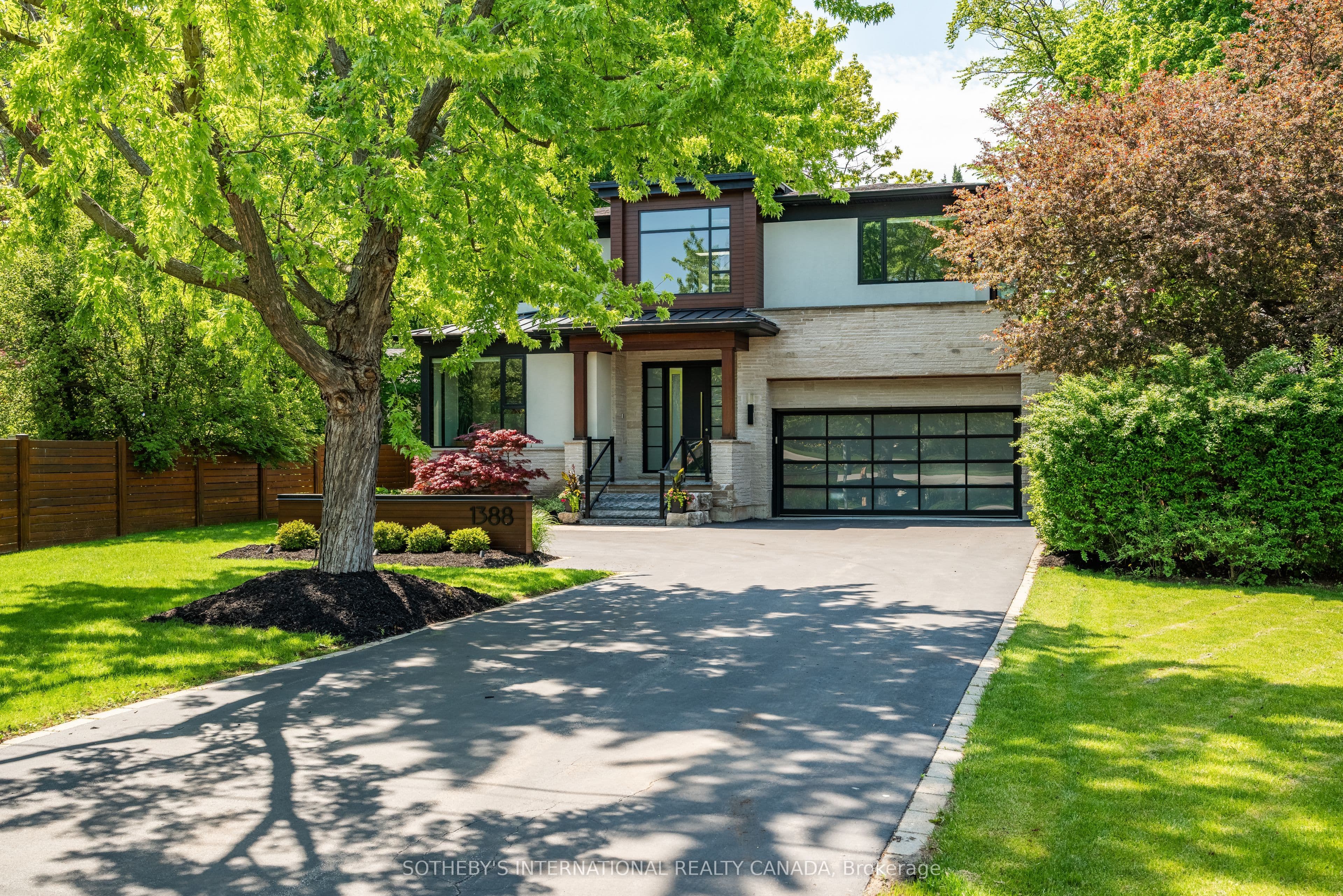 1388 Acton Crescent, Oakville, ON L6J 2S5
