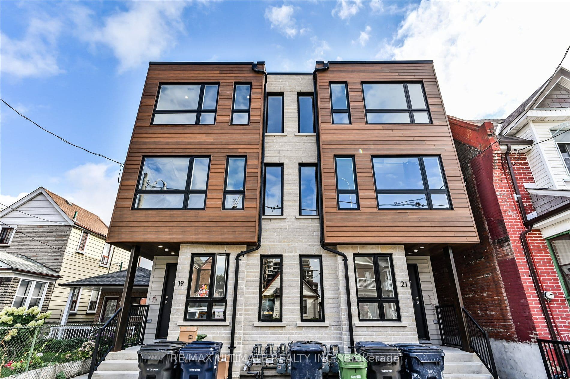 21 Lappin Avenue 1, Toronto, ON M6H 1Y3