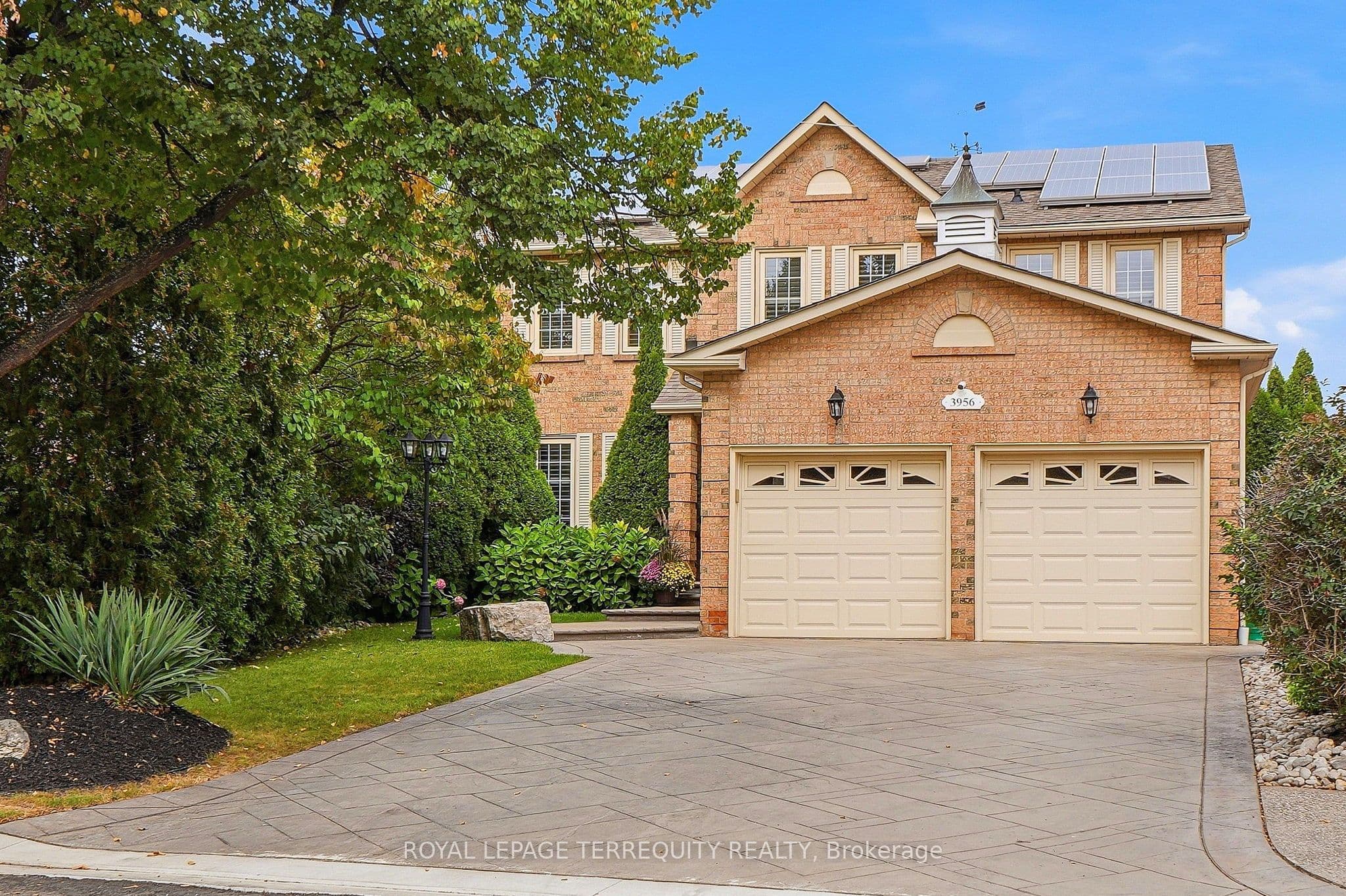 3956 Chadburn Crescent, Mississauga, ON L5L 3X5