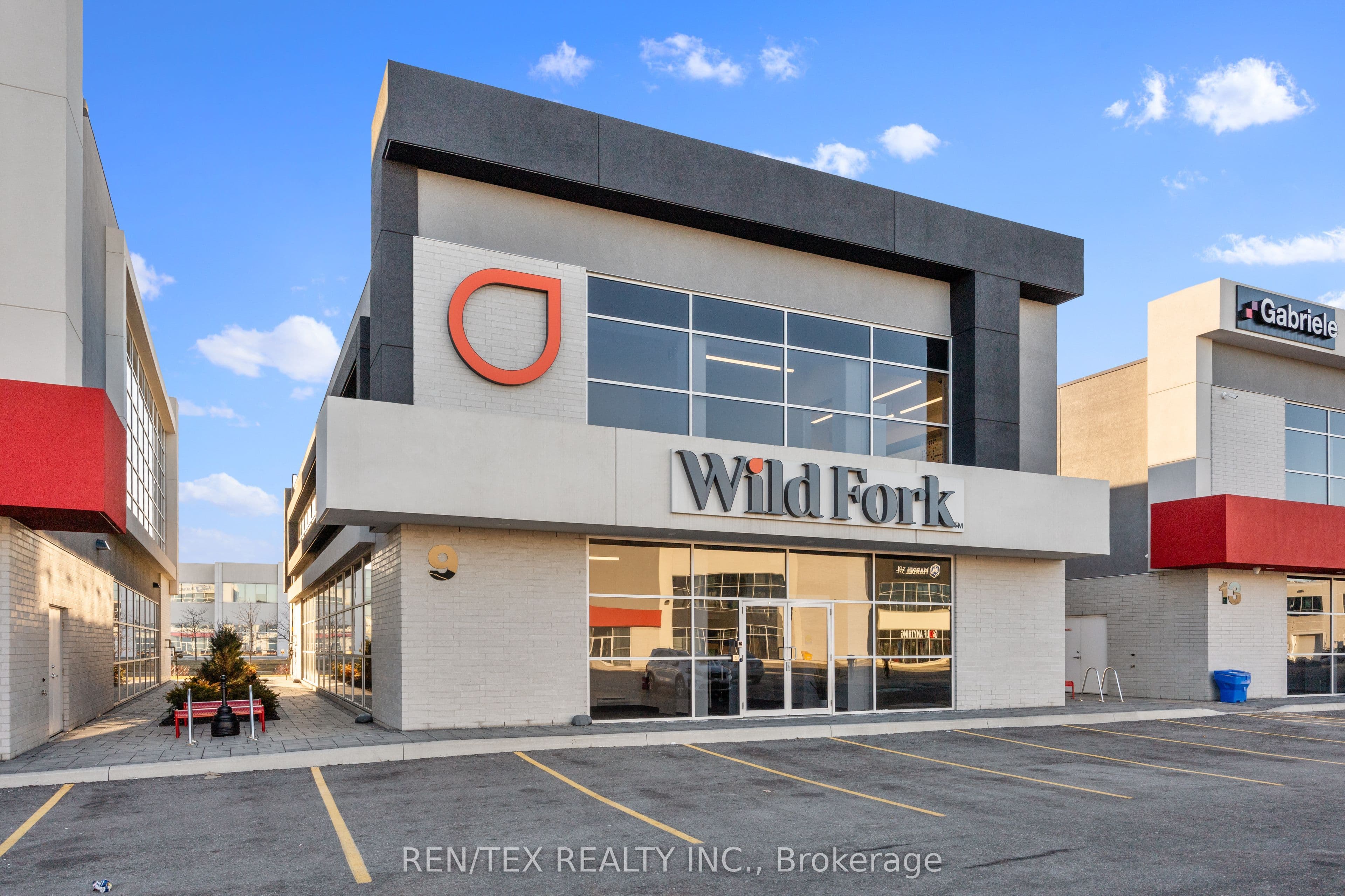 9 Roybridge Gate 2nd Floor, Vaughan, ON L4H 4E6