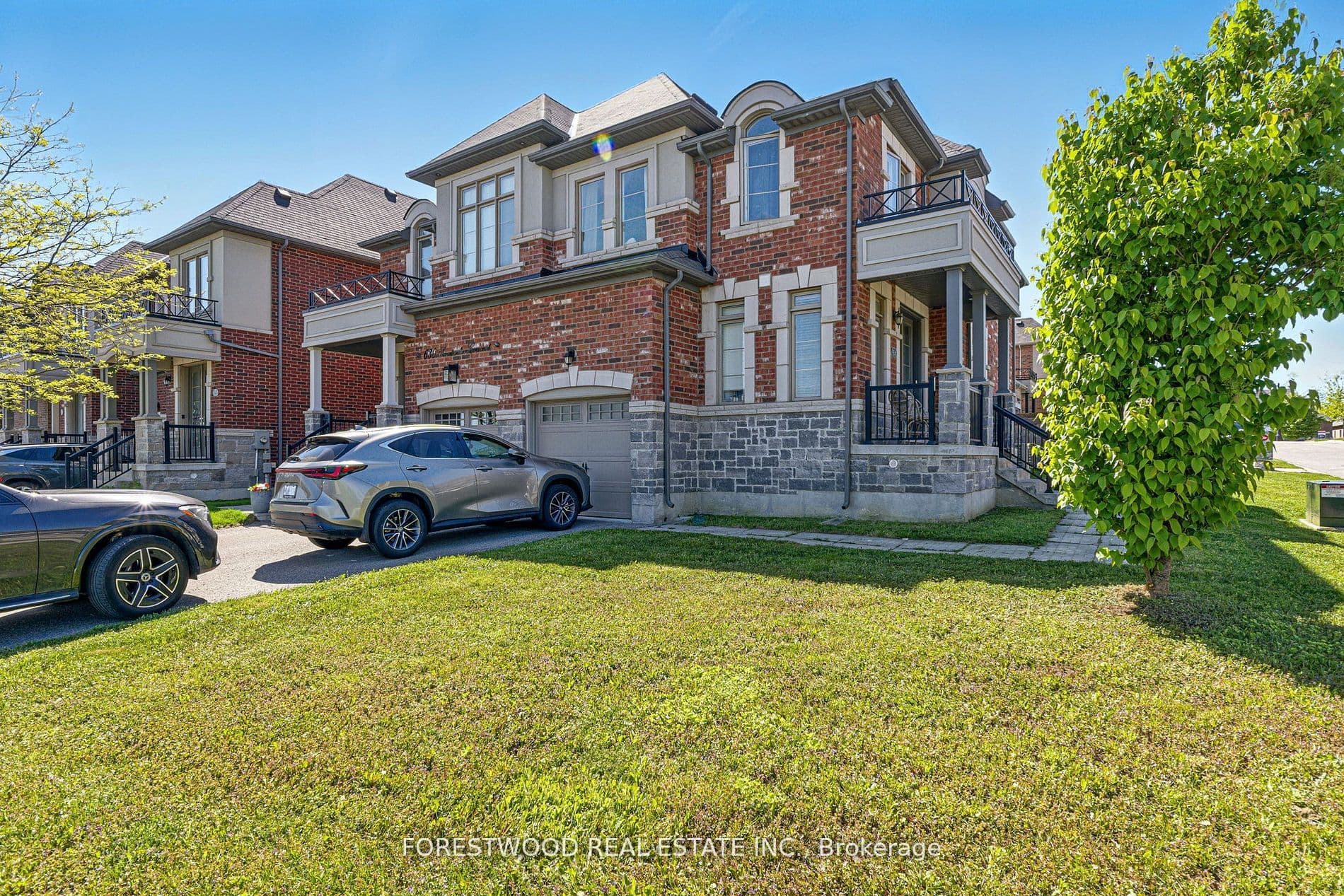 634 Sweetwater Crescent, Newmarket, ON L3X 0H5