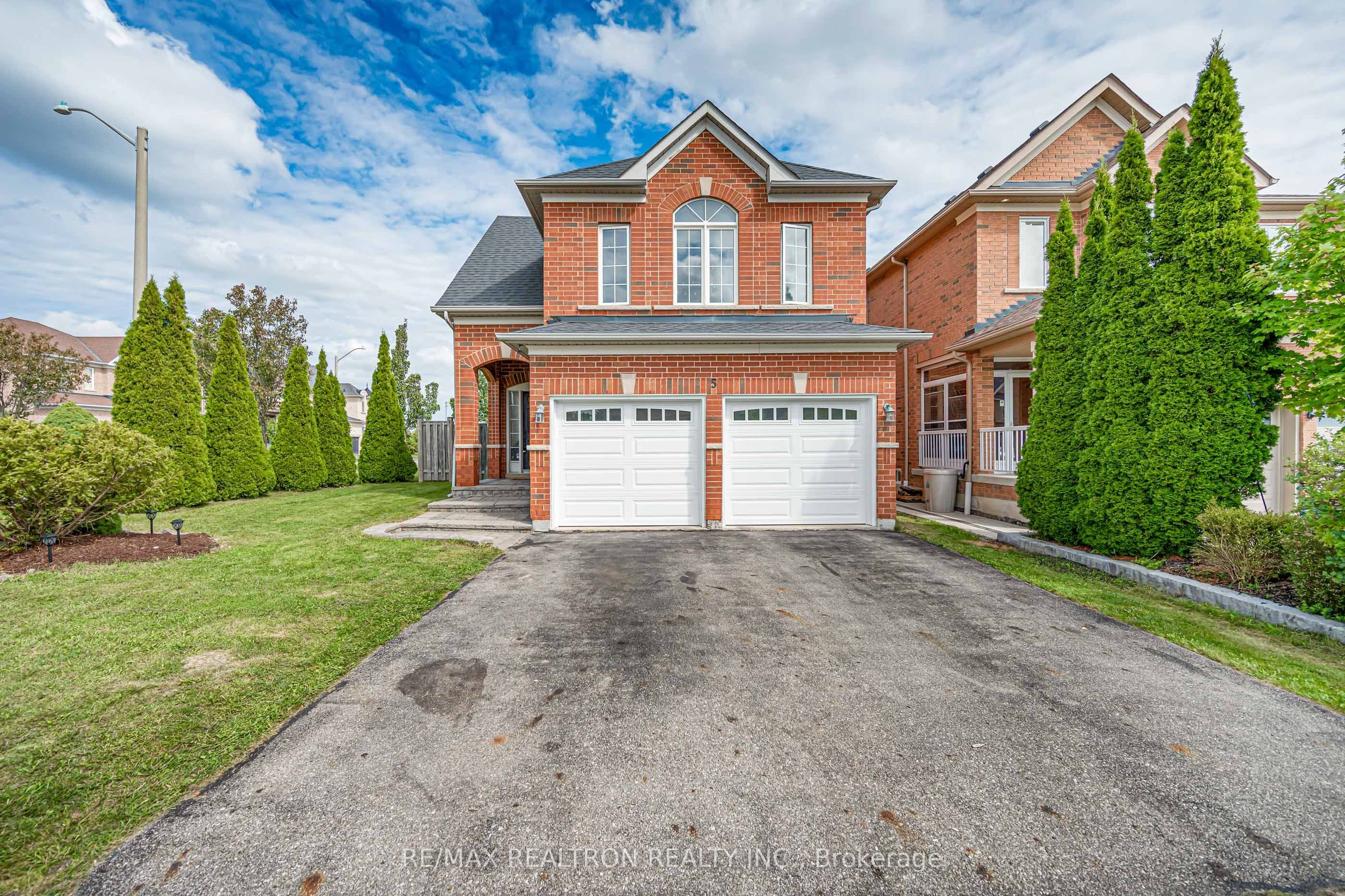 5 Mirando Street, Richmond Hill, ON L4S 2W8
