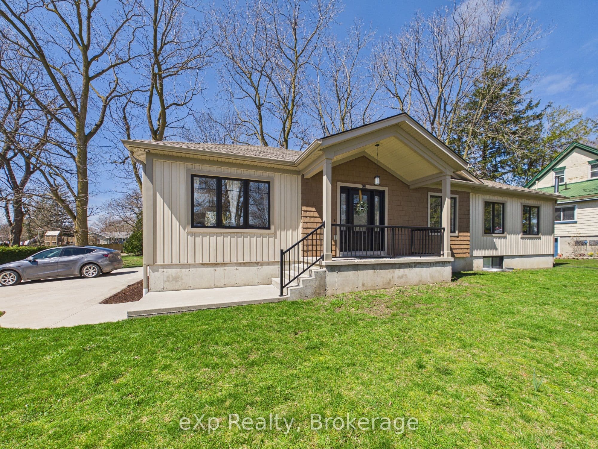 966 Charles Street A Upper, Kincardine, ON N2Z 2C3