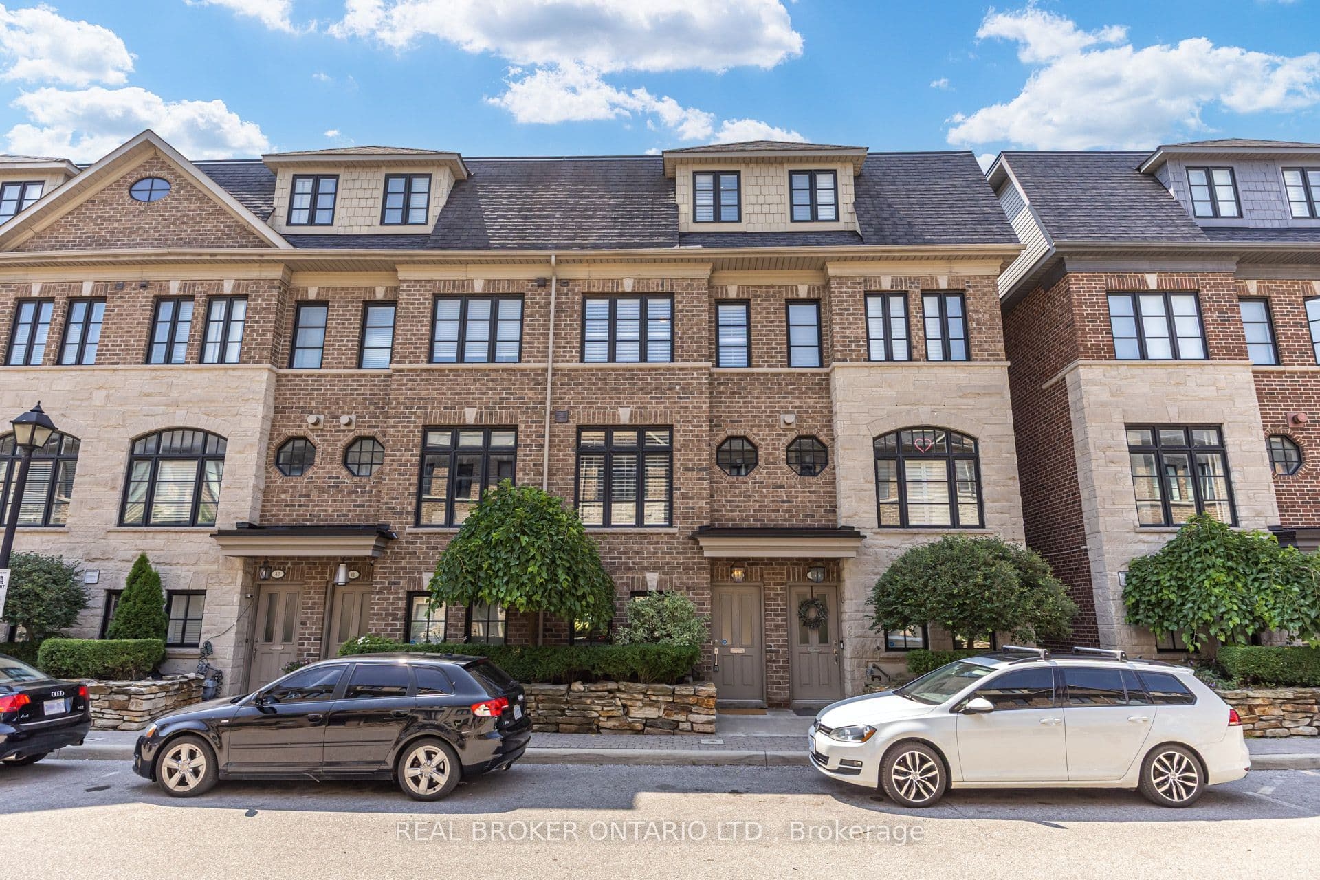 39 Ruby Lang Lane, Toronto, ON M8Z 0B8