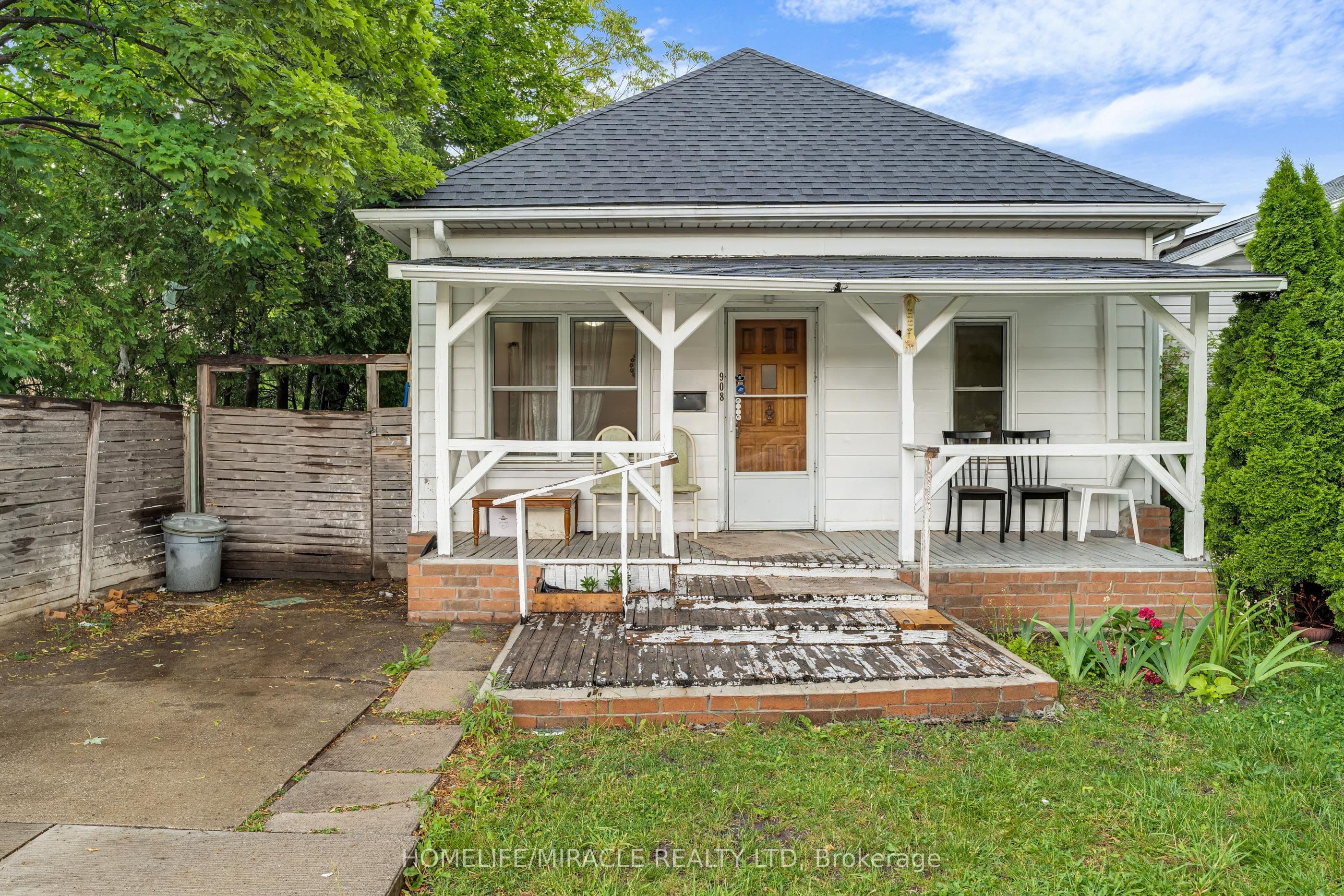 908 Windsor Avenue, Windsor, ON N9A 1K2