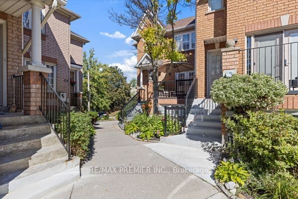 116 Rory Road 8, Toronto, ON M6L 3G1