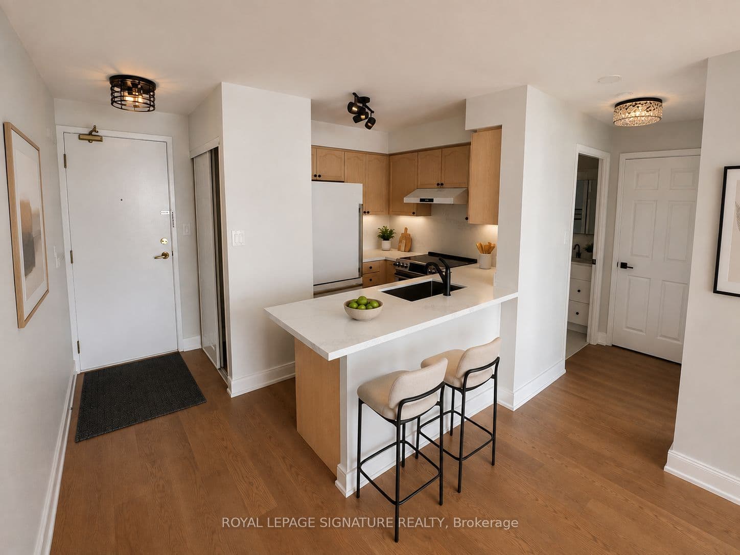 51 Baffin Court 815, Richmond Hill, ON L4B 4P6